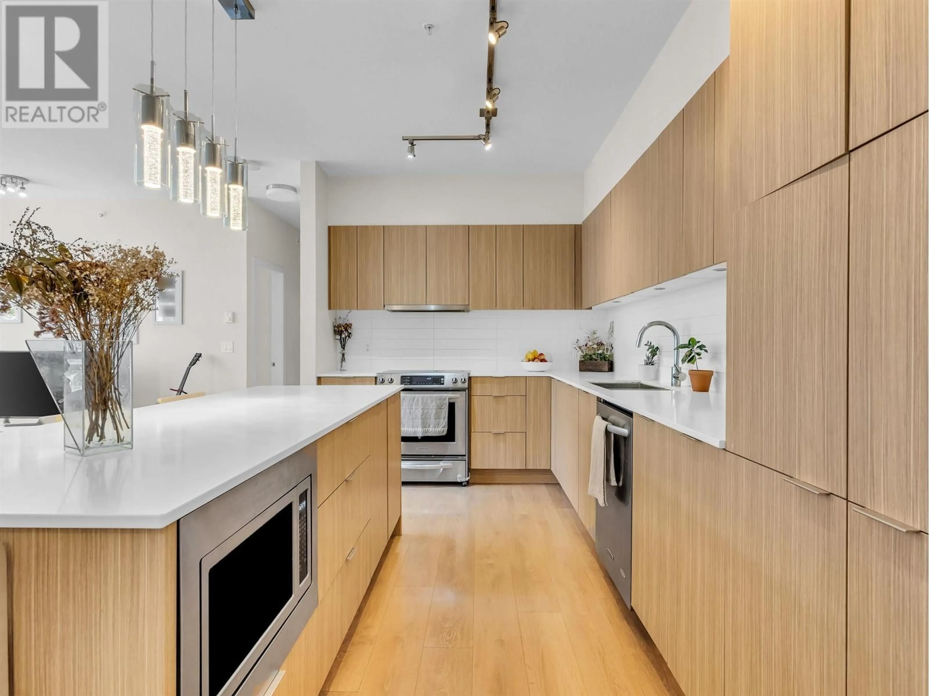 Contemporary kitchen, unknown for 57 - 3728 THURSTON STREET, Burnaby British Columbia V5H0E6