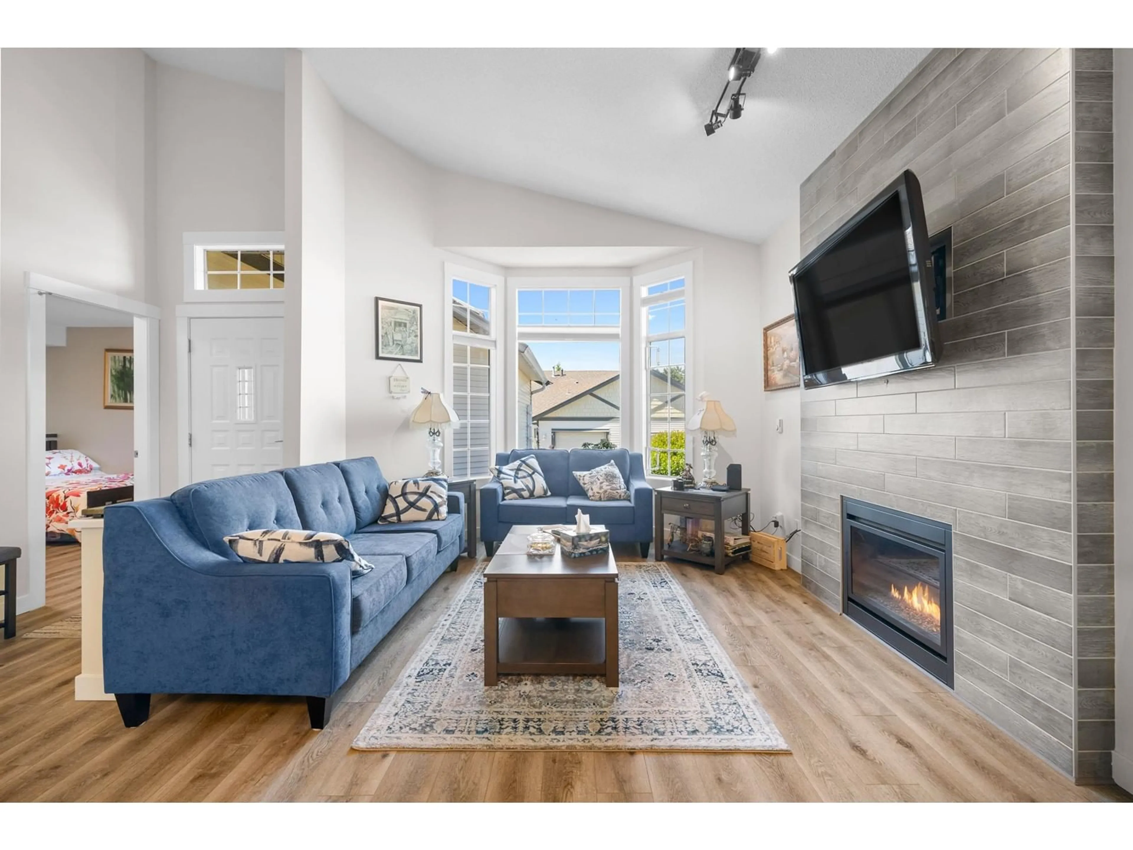 Living room with furniture, unknown for 70 - 9012 WALNUT GROVE, Langley British Columbia V1M2K3
