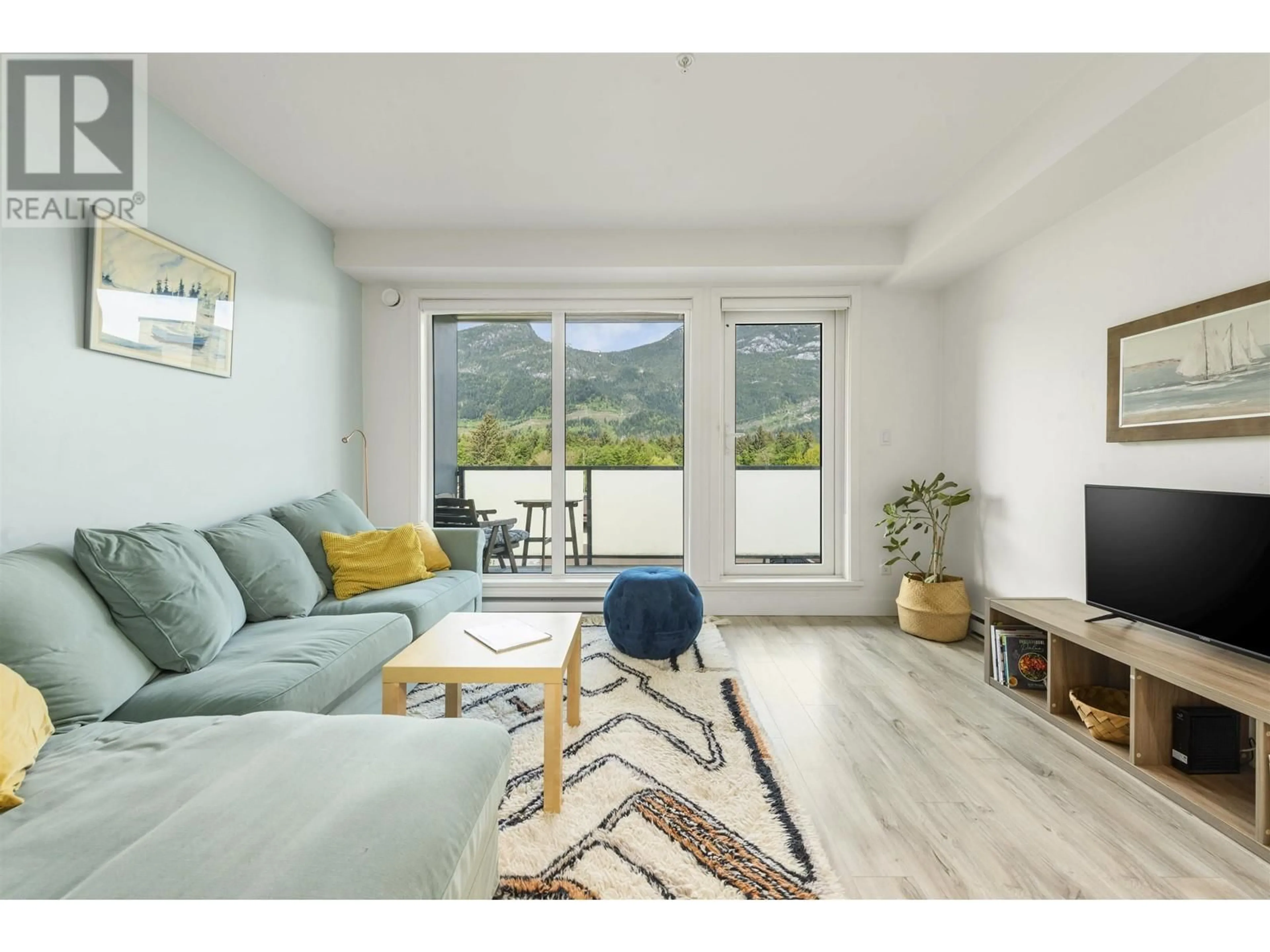 Living room with furniture, wood/laminate floor for 503 - 38013 THIRD AVENUE, Squamish British Columbia V8B0Z8