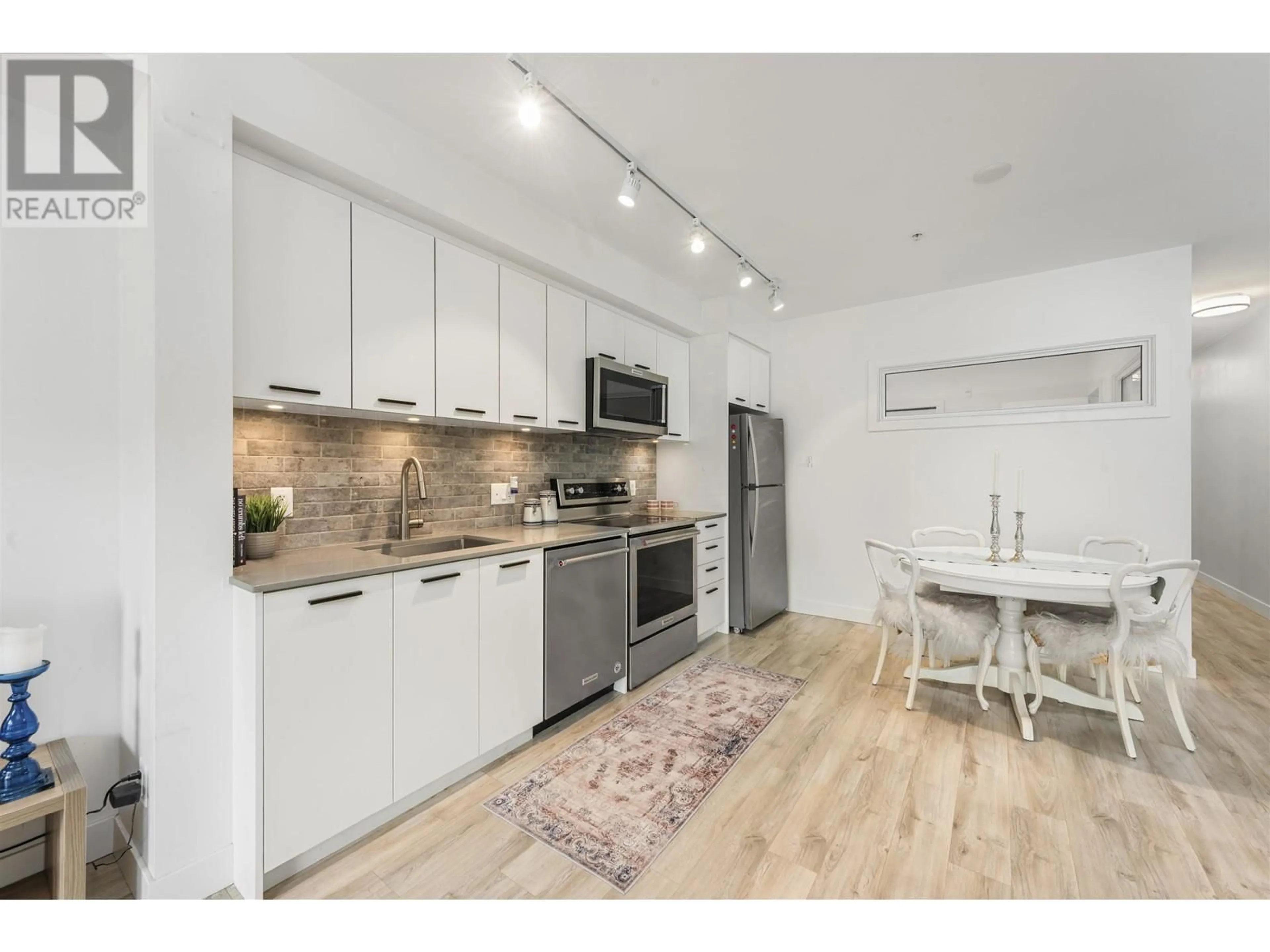 Open concept kitchen, unknown for 503 - 38013 THIRD AVENUE, Squamish British Columbia V8B0Z8