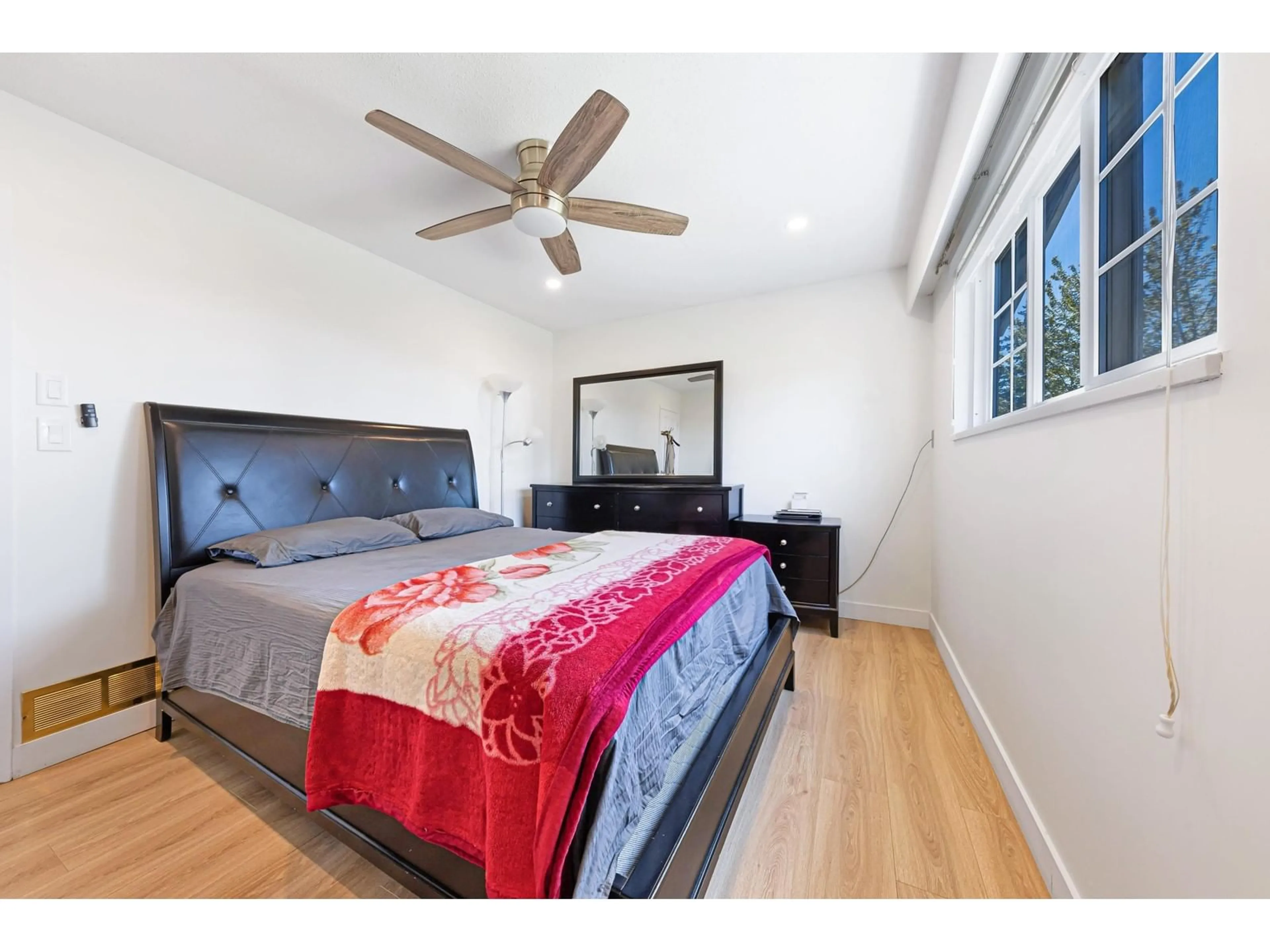 A pic of a room for 7444 MINSTER WEST, Delta British Columbia V4C4L7