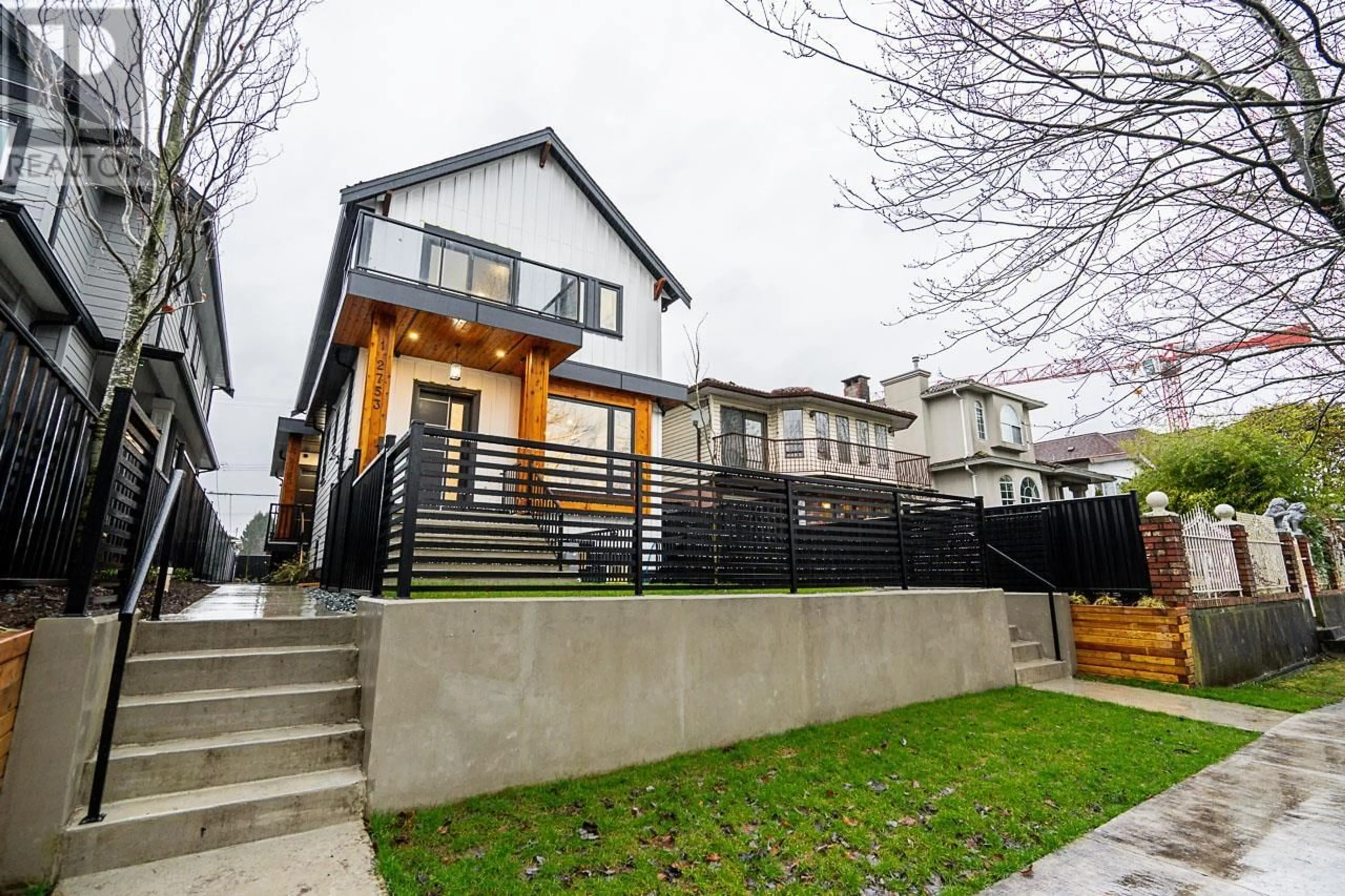 Unknown for 2 - 2753 NANAIMO STREET, Vancouver British Columbia V5N5E9
