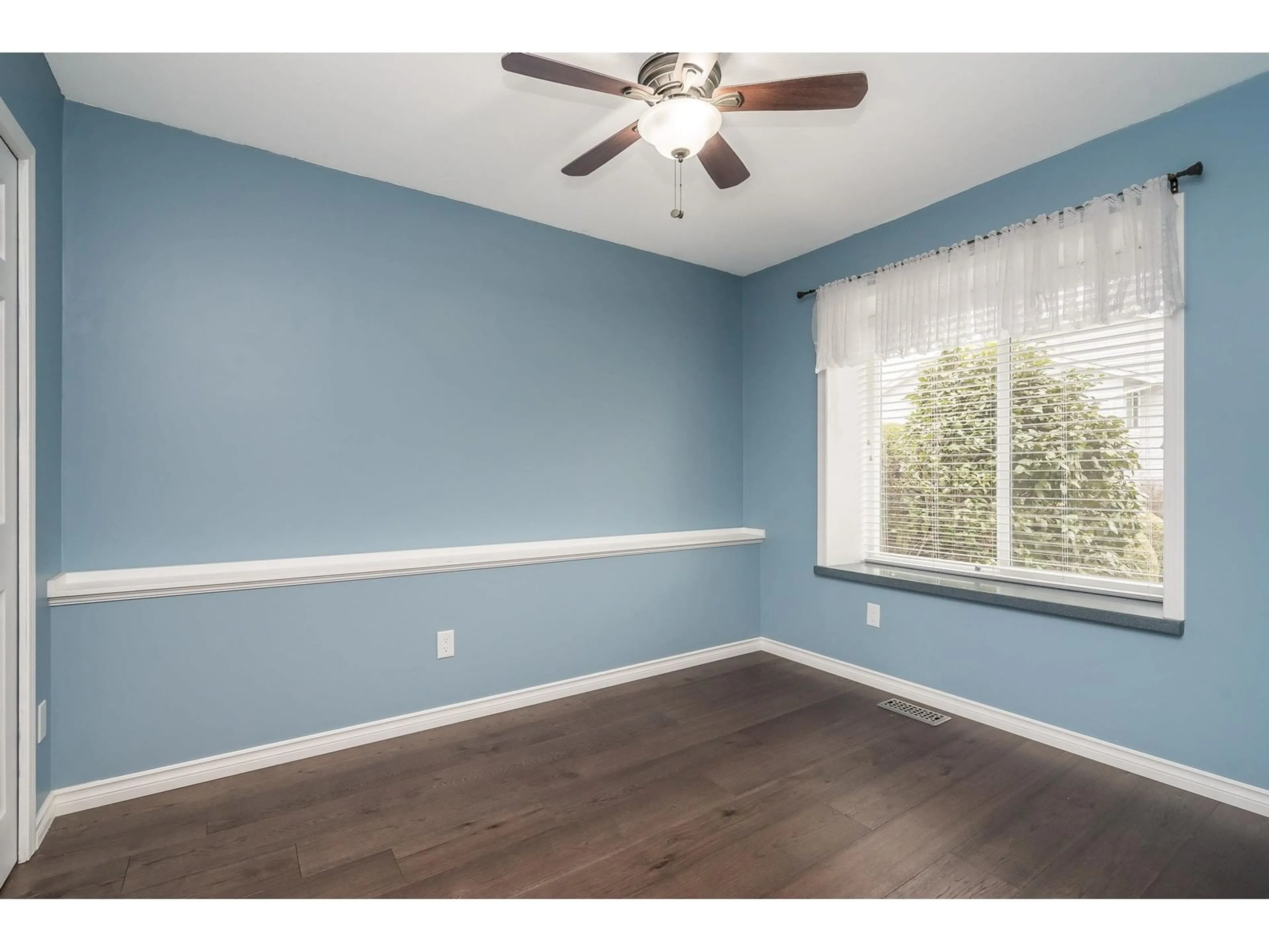 A pic of a room for 4 - 2989 TRAFALGAR, Abbotsford British Columbia V2S7X9