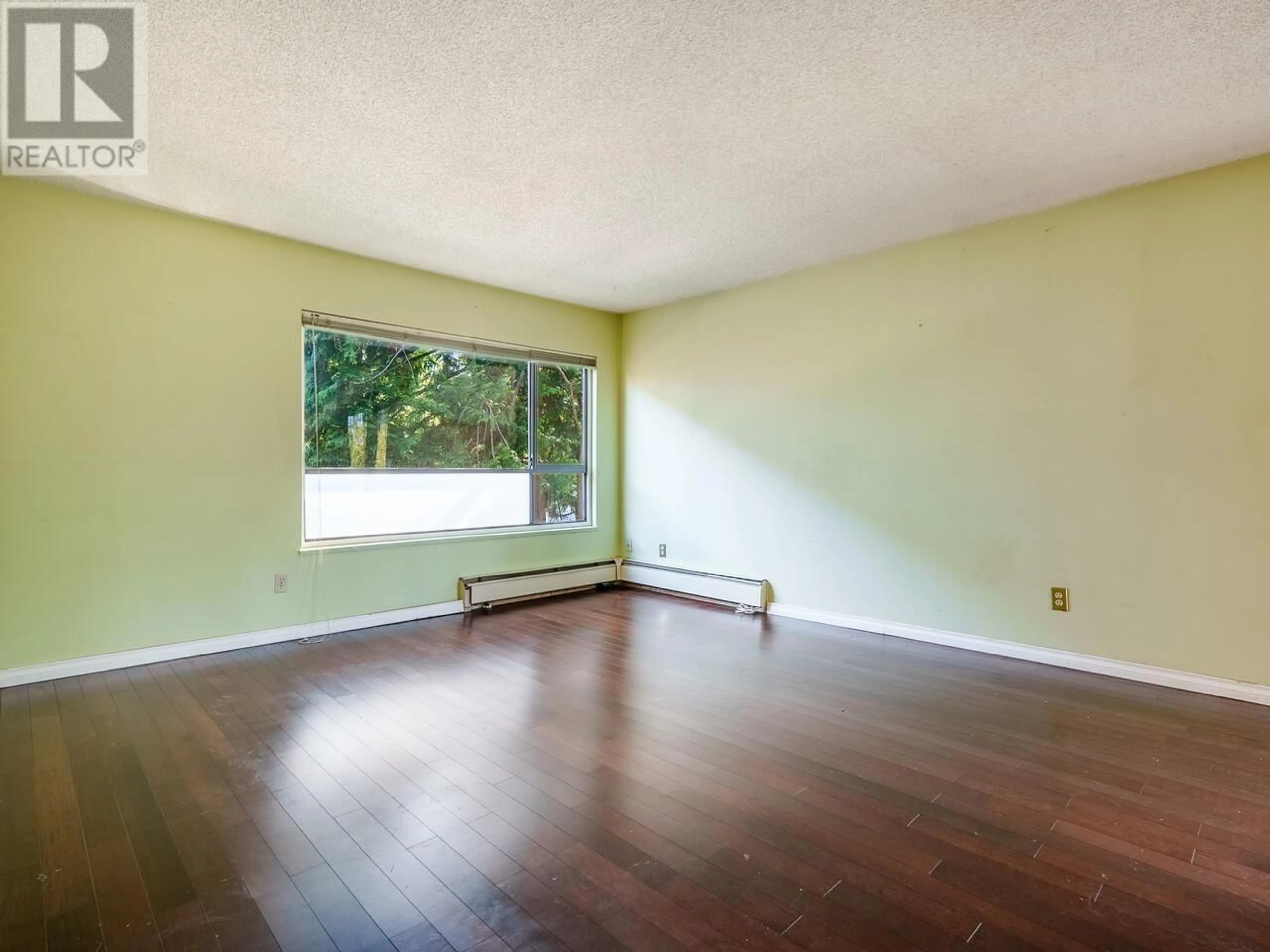 A pic of a room for 222 - 210 2ND STREET, North Vancouver British Columbia V7M1C6