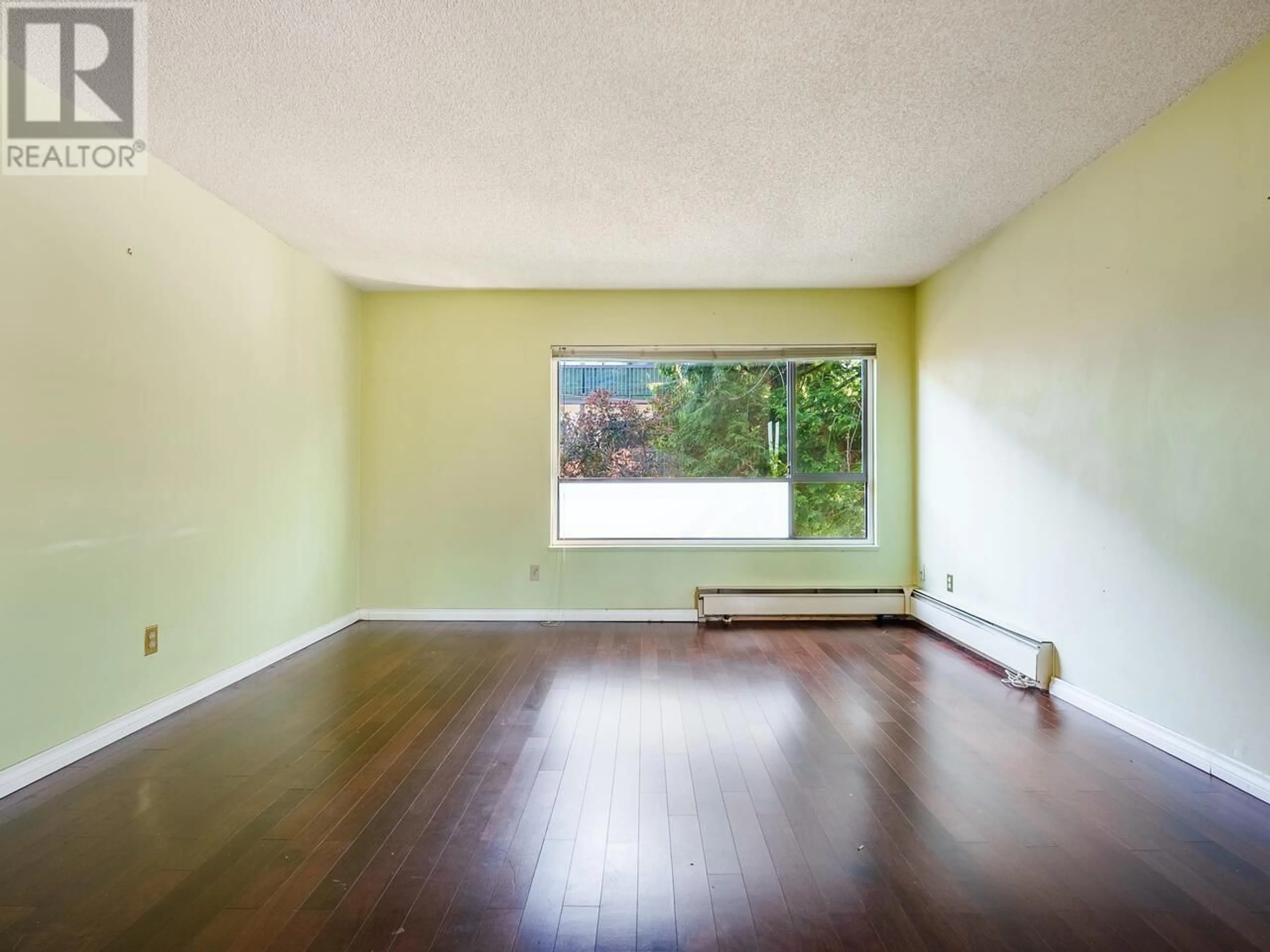 A pic of a room for 222 - 210 2ND STREET, North Vancouver British Columbia V7M1C6