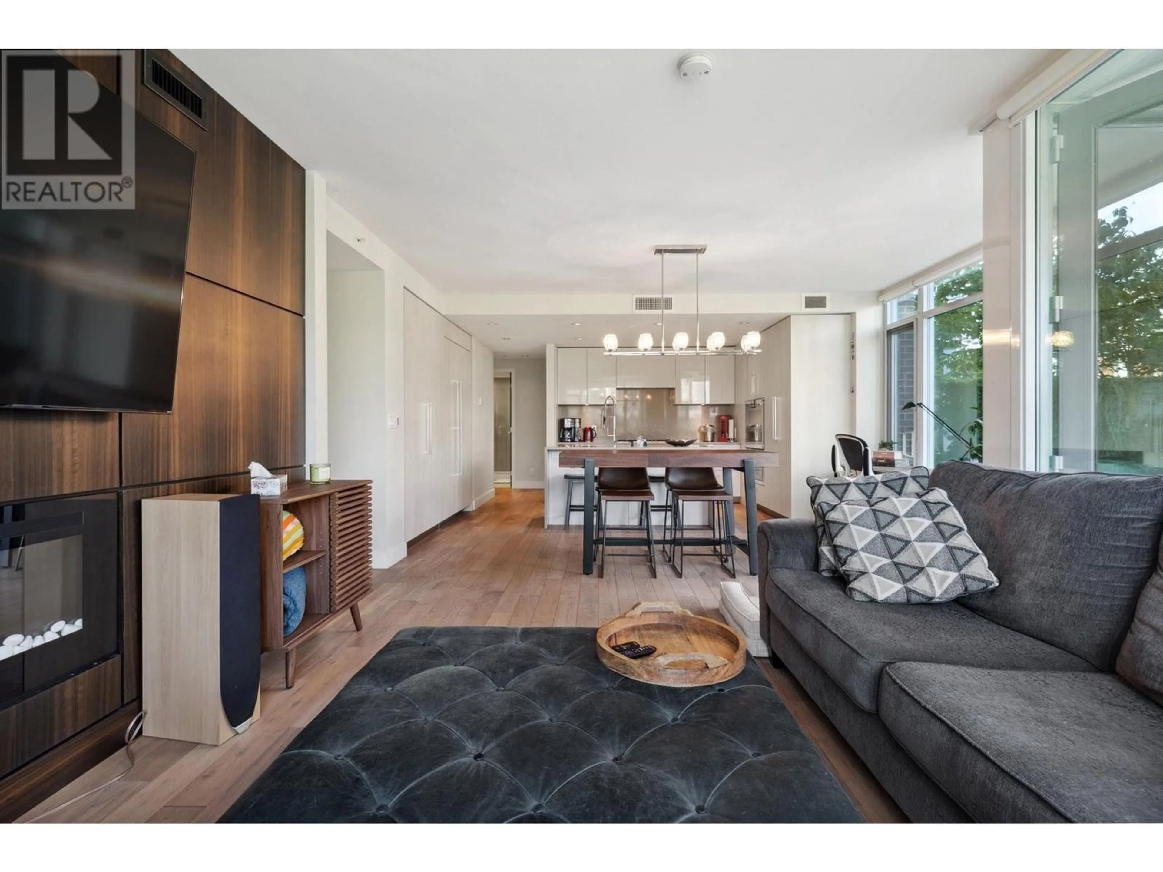 Living room with furniture, unknown for 204 - 210 SALTER STREET, New Westminster British Columbia V3M0J9