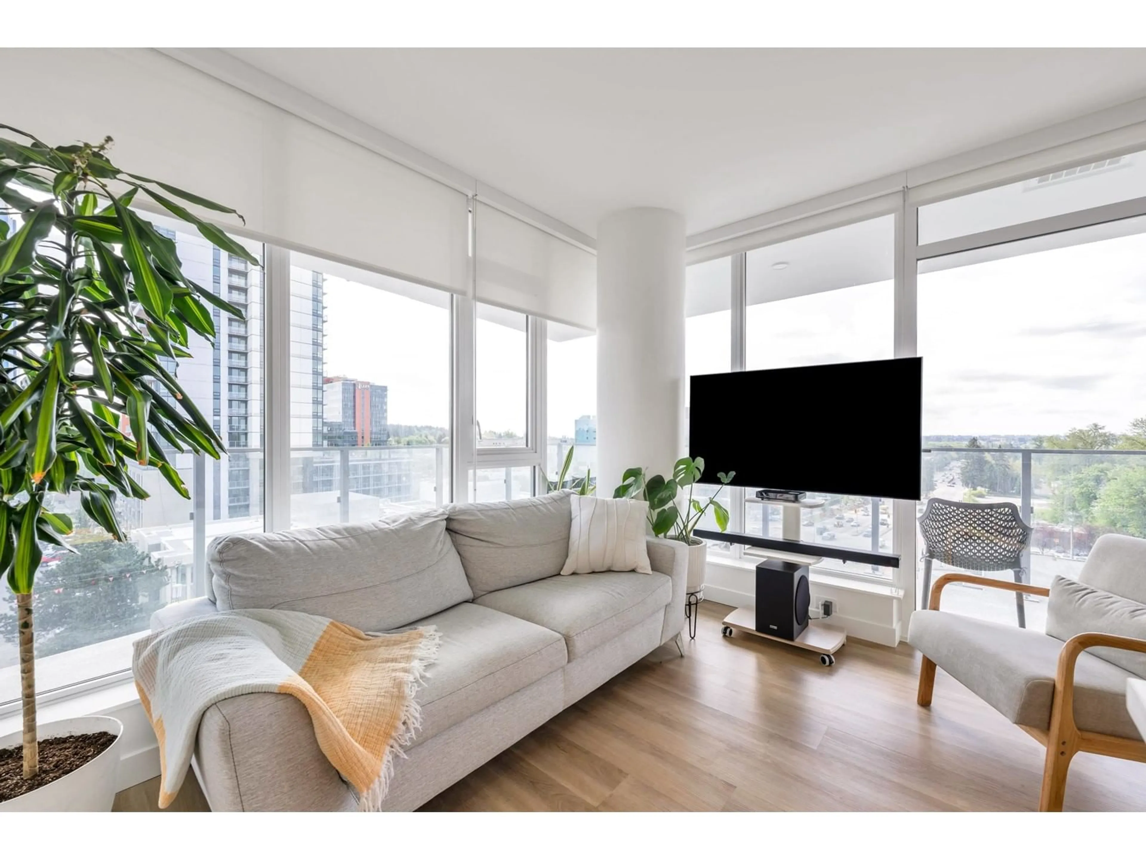 Living room with furniture, unknown for 809 - 9675 KING GEORGE, Surrey British Columbia V3T2V3