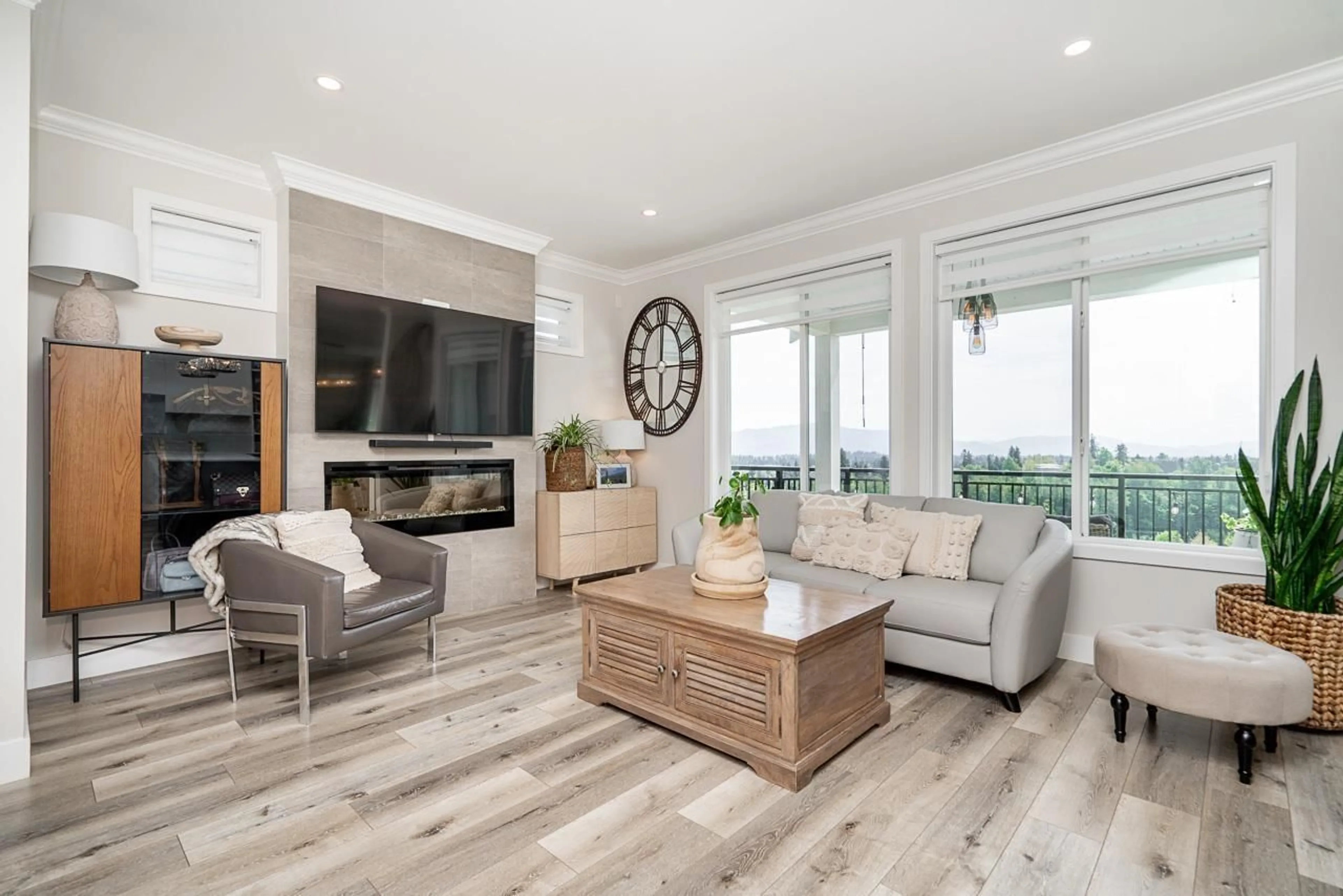 Living room with furniture, wood/laminate floor for 11 - 31548 UPPER MACLURE, Abbotsford British Columbia V2T5P1