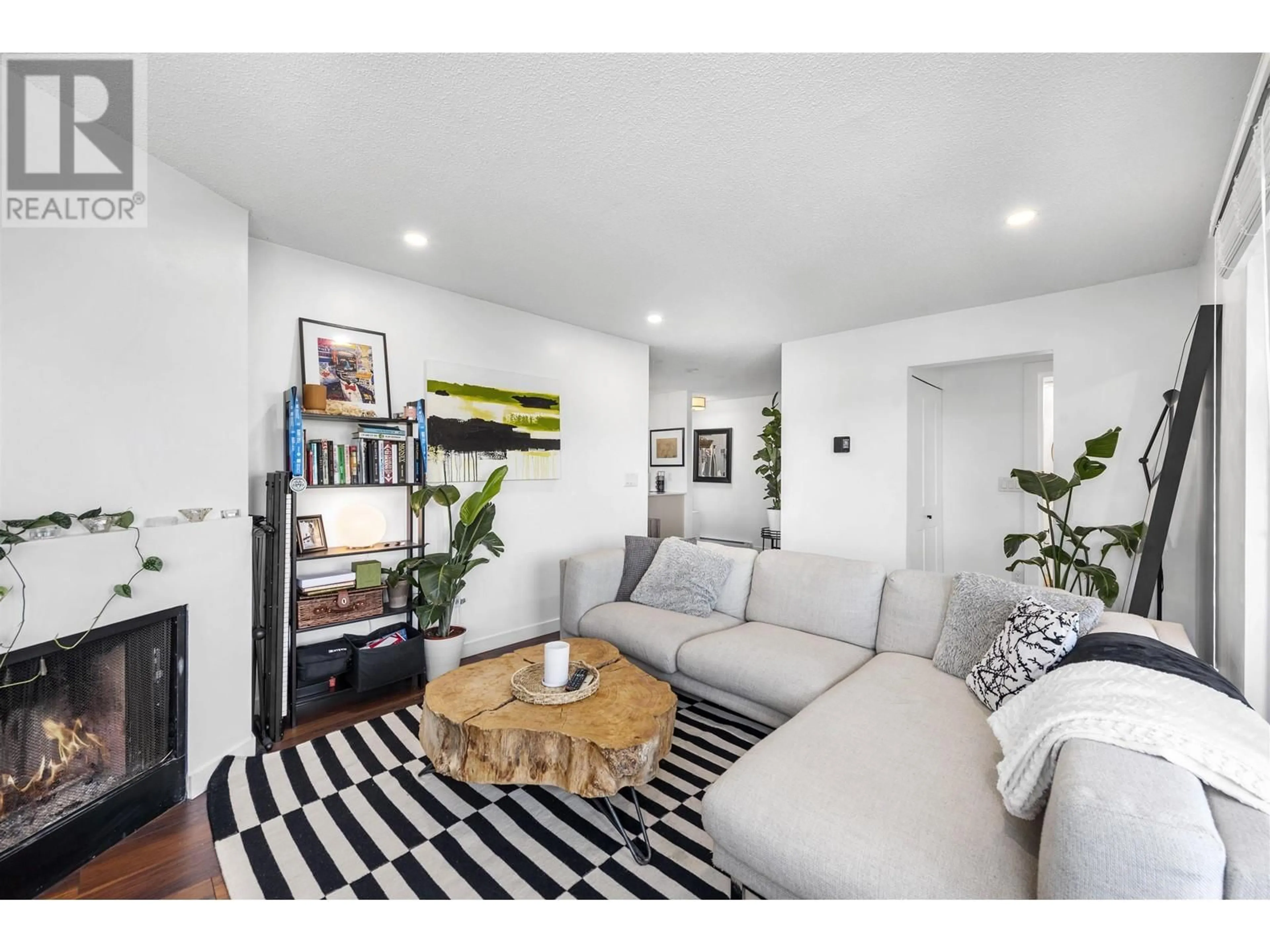 Living room with furniture, wood/laminate floor for 306 - 1365 4TH AVENUE, Vancouver British Columbia V6H3Y8