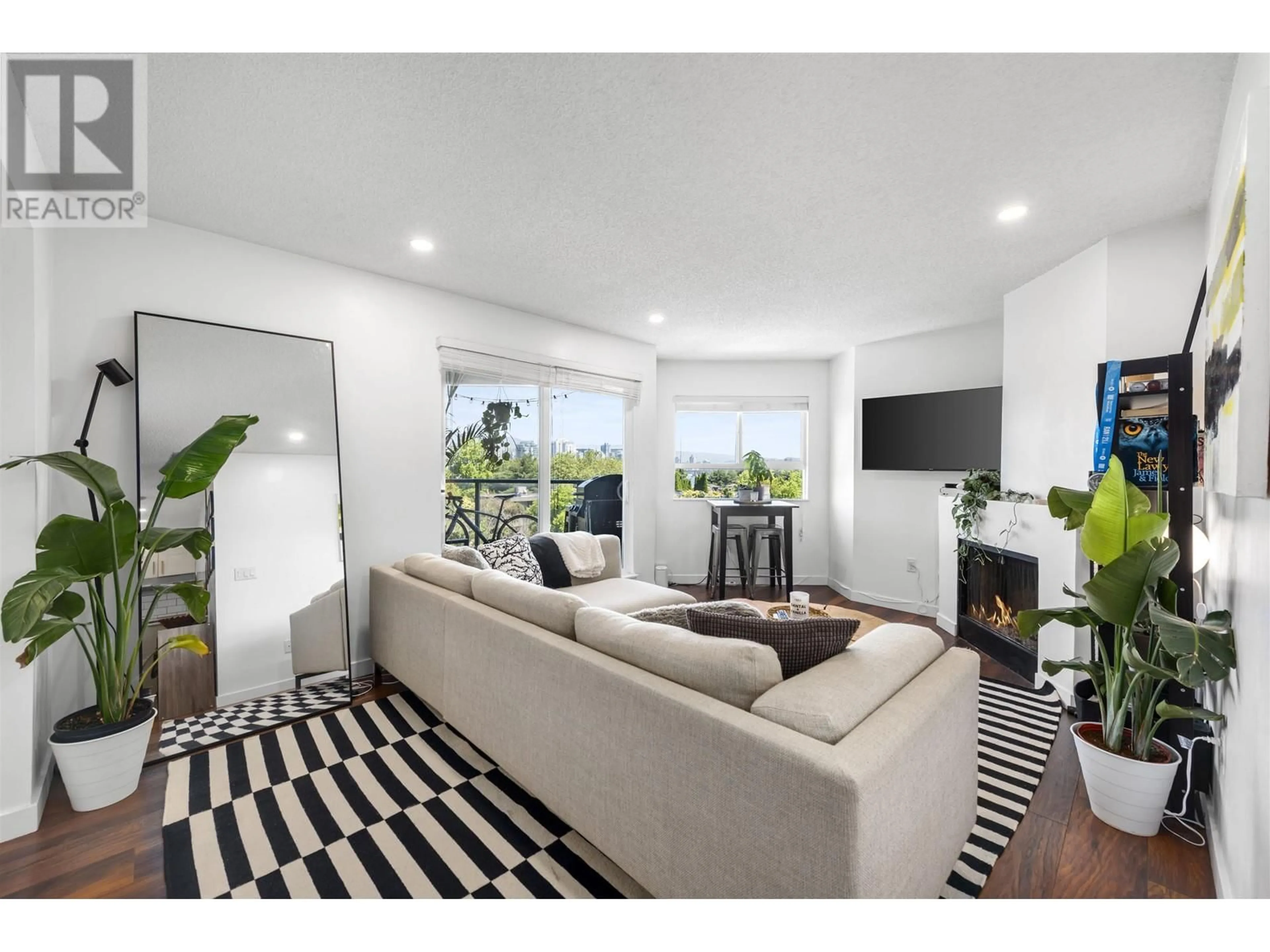 Living room with furniture, unknown for 306 - 1365 4TH AVENUE, Vancouver British Columbia V6H3Y8