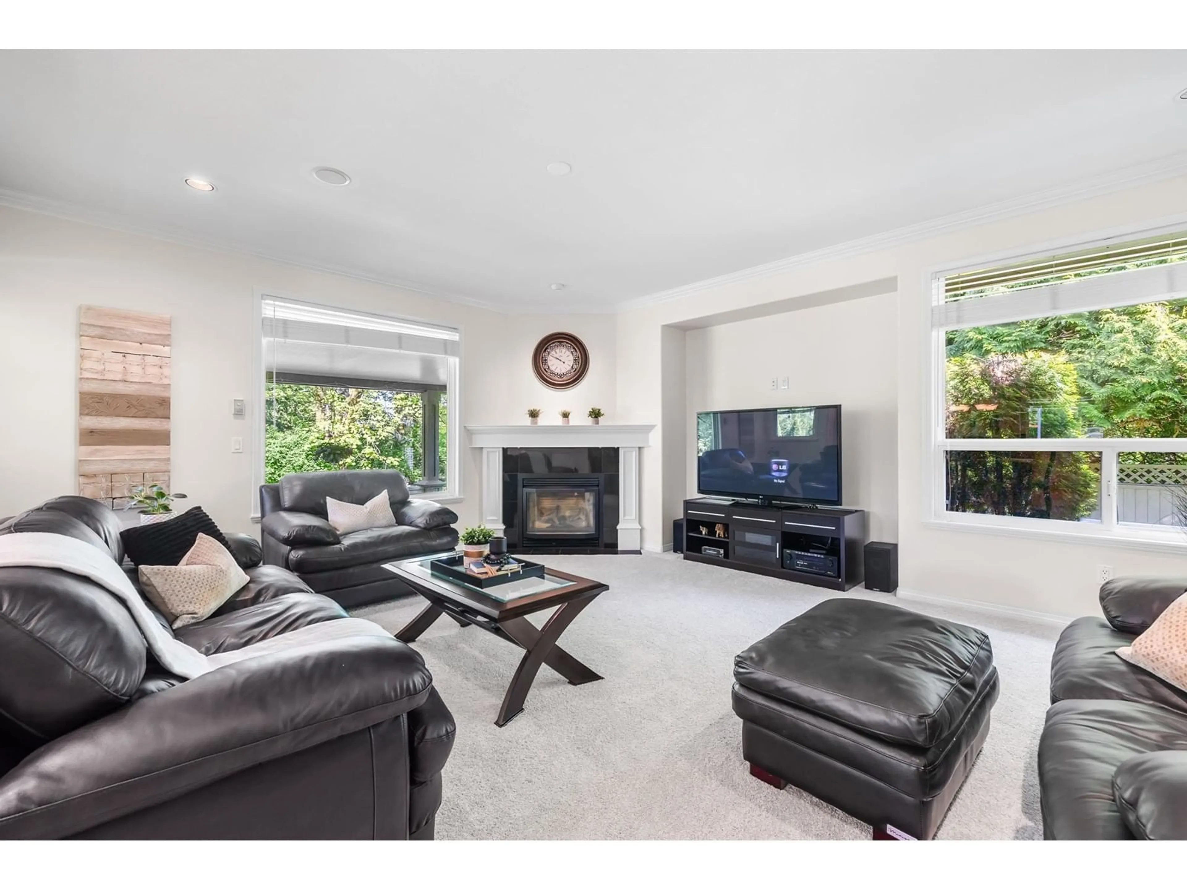 Living room with furniture, unknown for 17965 68, Surrey British Columbia V3S9E2