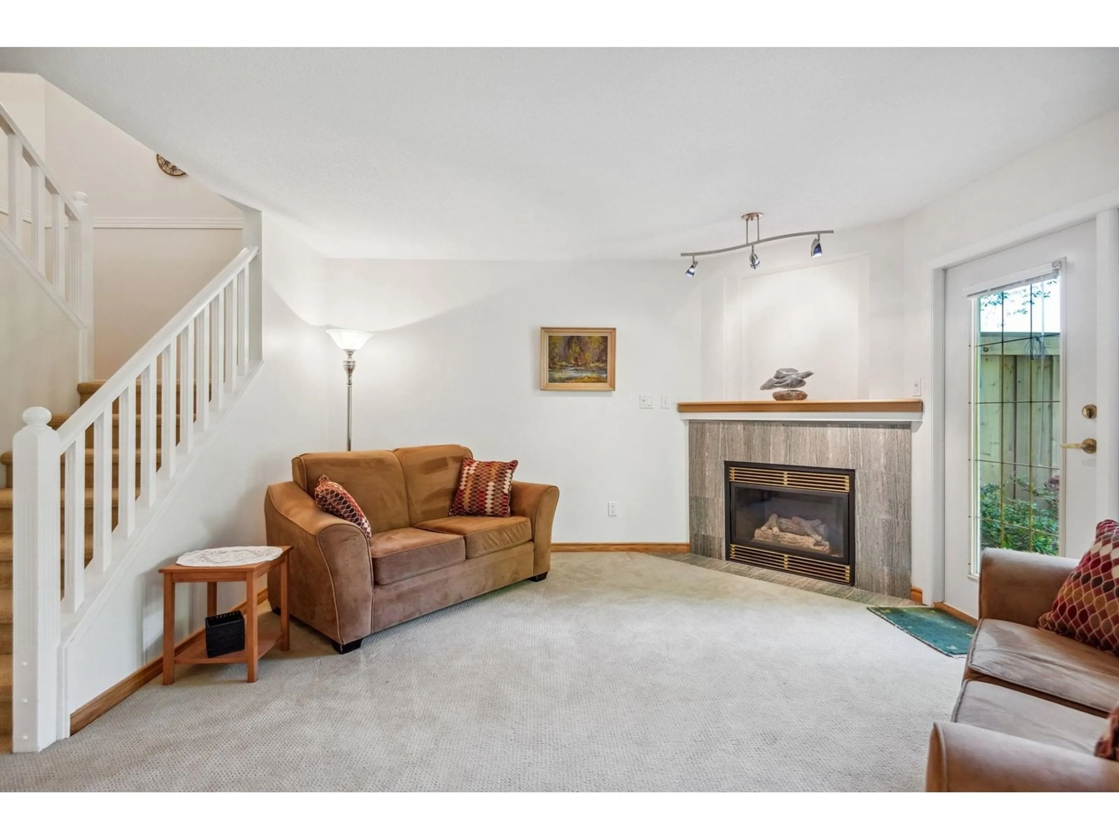 Living room with furniture, unknown for 19 - 8428 VENTURE, Surrey British Columbia V3S8K9