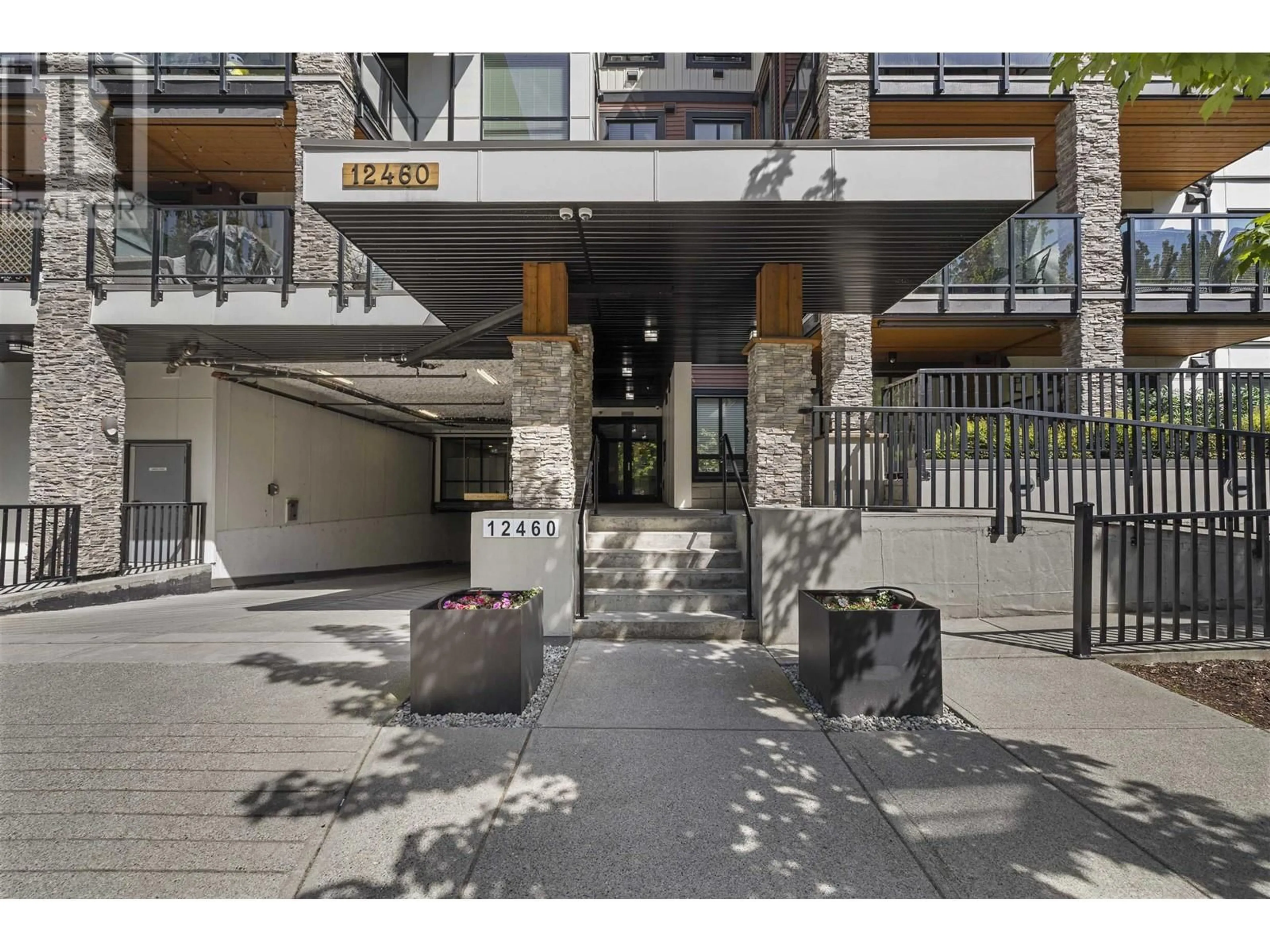 Indoor foyer for 215 - 12460 191 STREET, Pitt Meadows British Columbia V3Y2J2