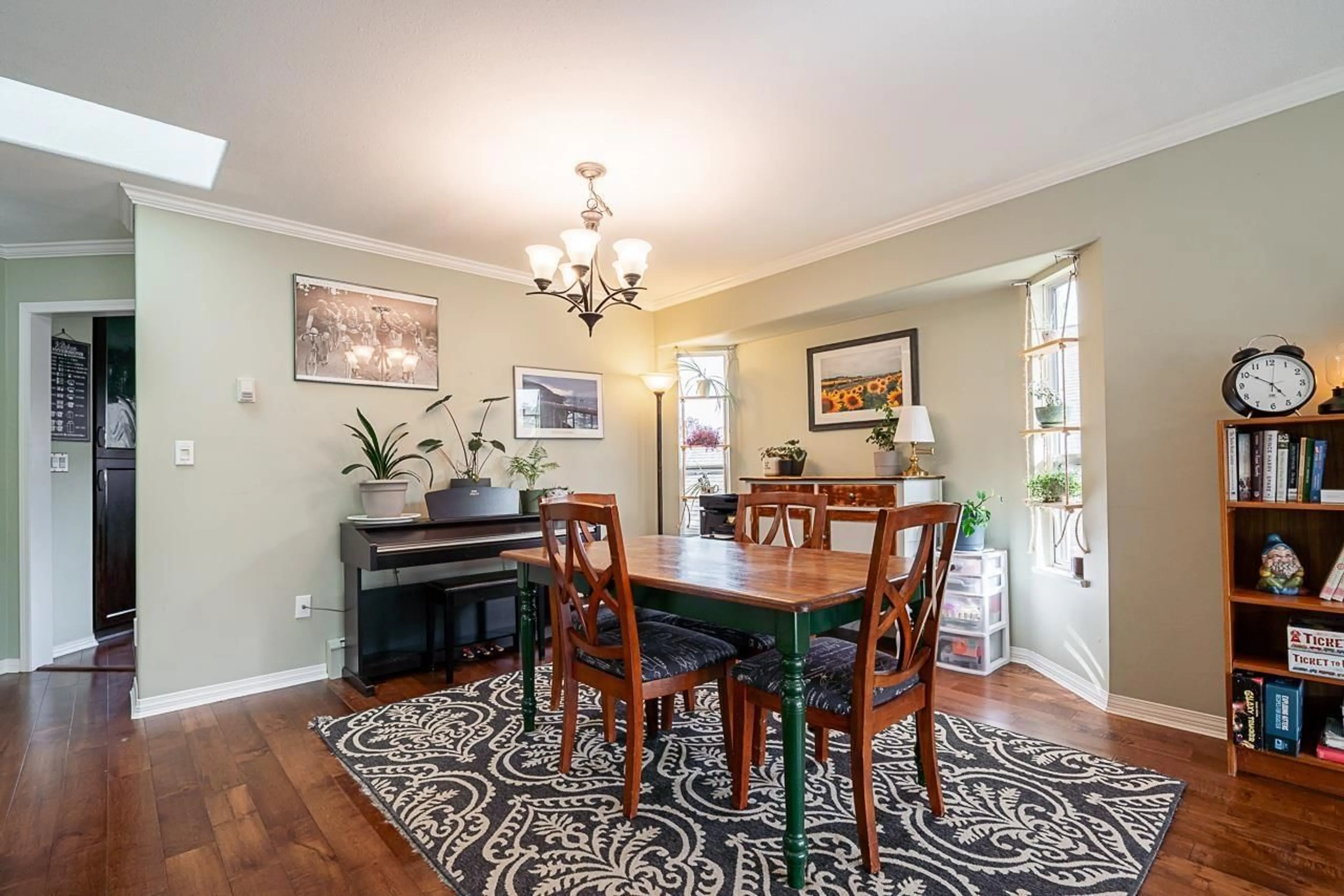 Dining room, wood/laminate floor for 6018 189A, Surrey British Columbia V3S8A3