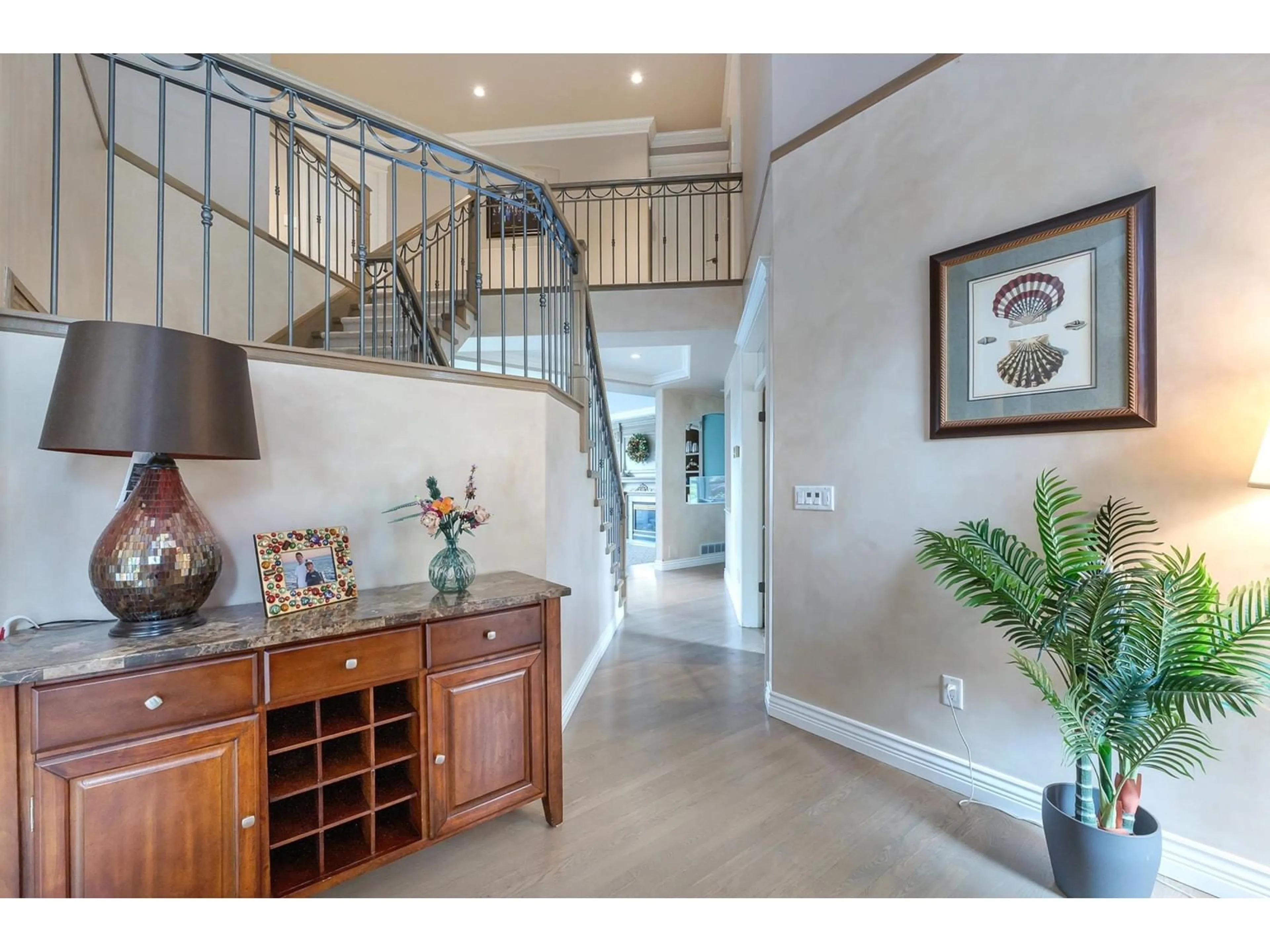 Indoor foyer for 11288 163, Surrey British Columbia V4N4P8