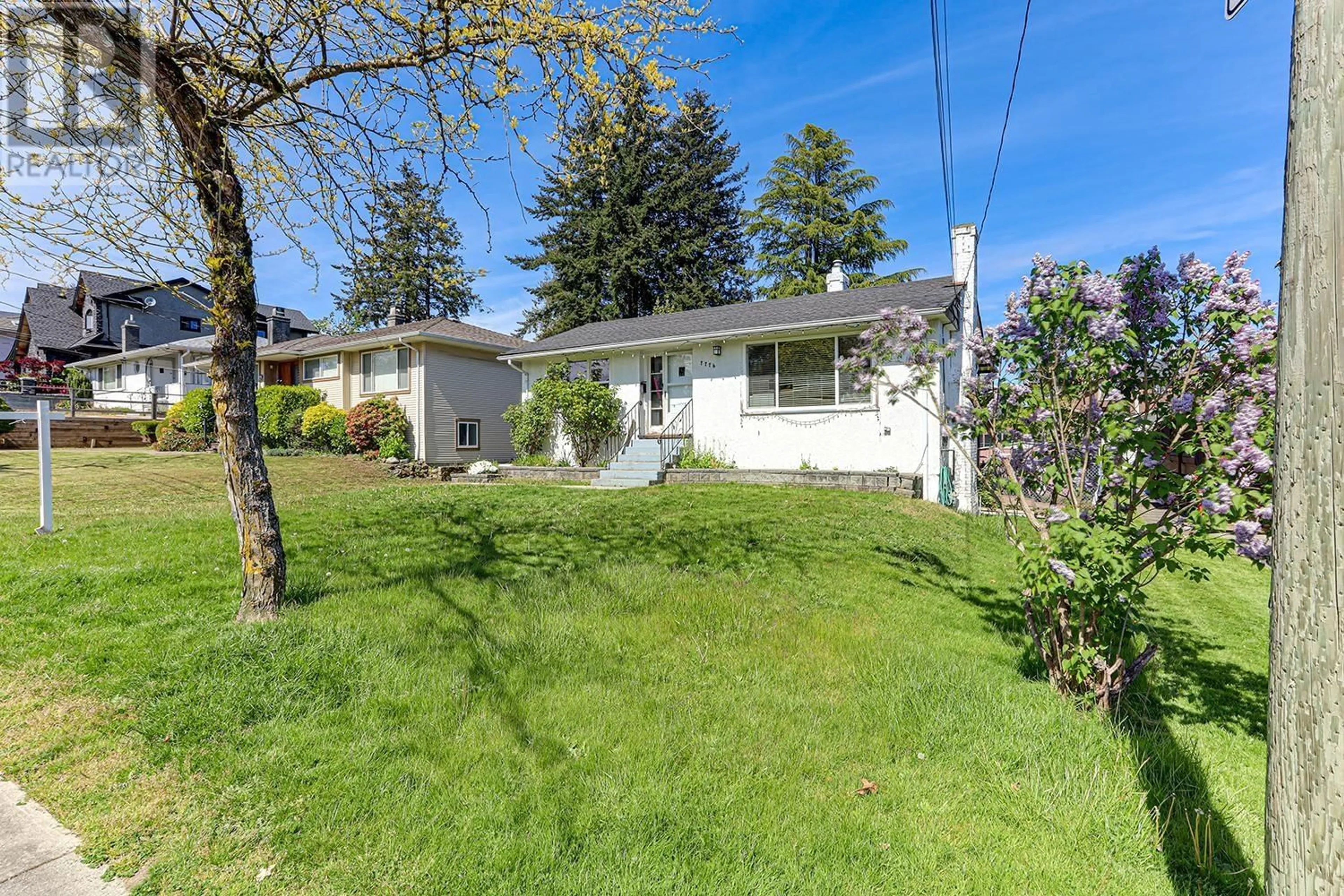 A pic from outside/outdoor area/front of a property/back of a property/a pic from drone, street for 7774 MARY AVENUE, Burnaby British Columbia V3N3G8