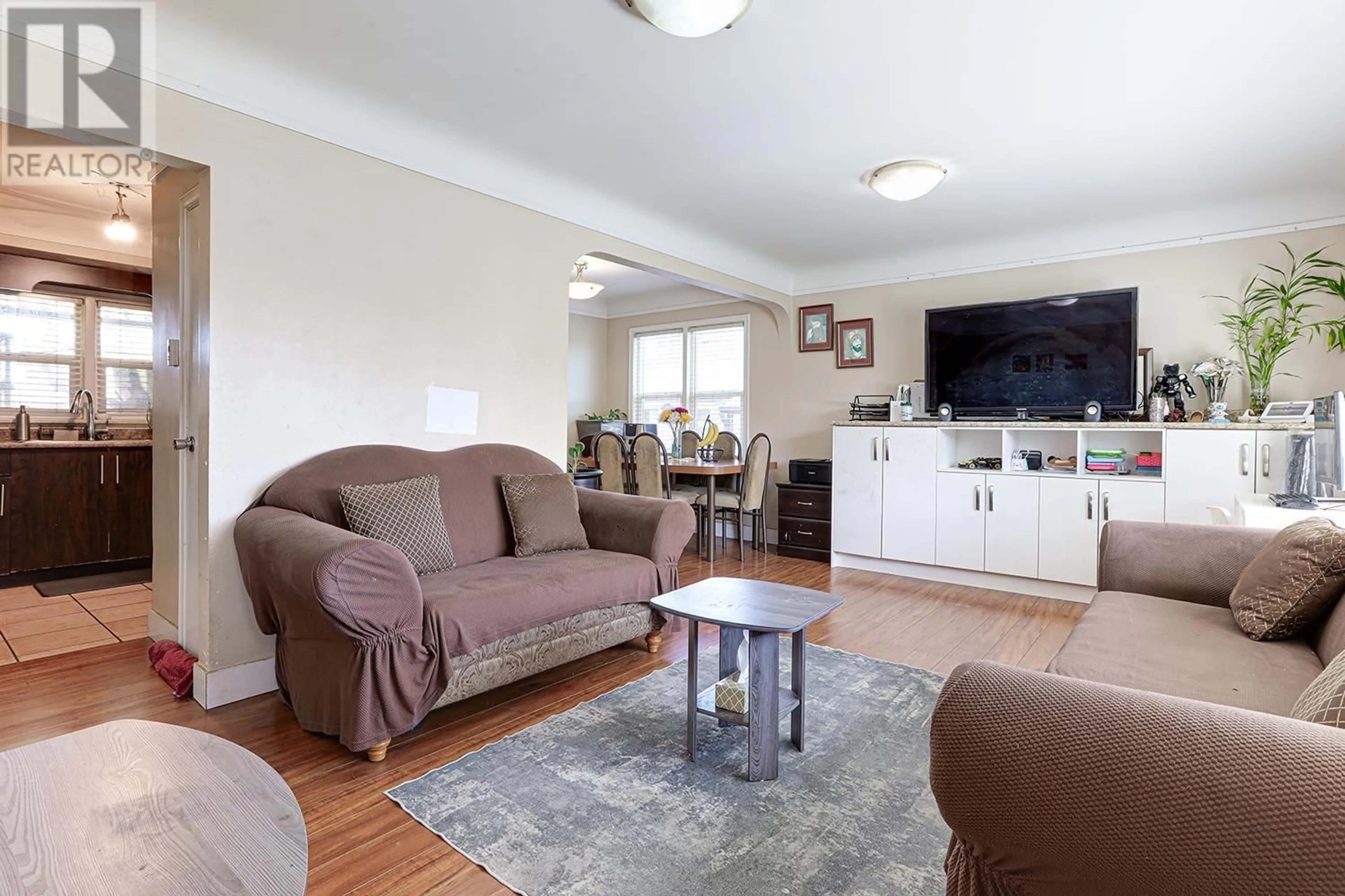 Living room with furniture, unknown for 7774 MARY AVENUE, Burnaby British Columbia V3N3G8