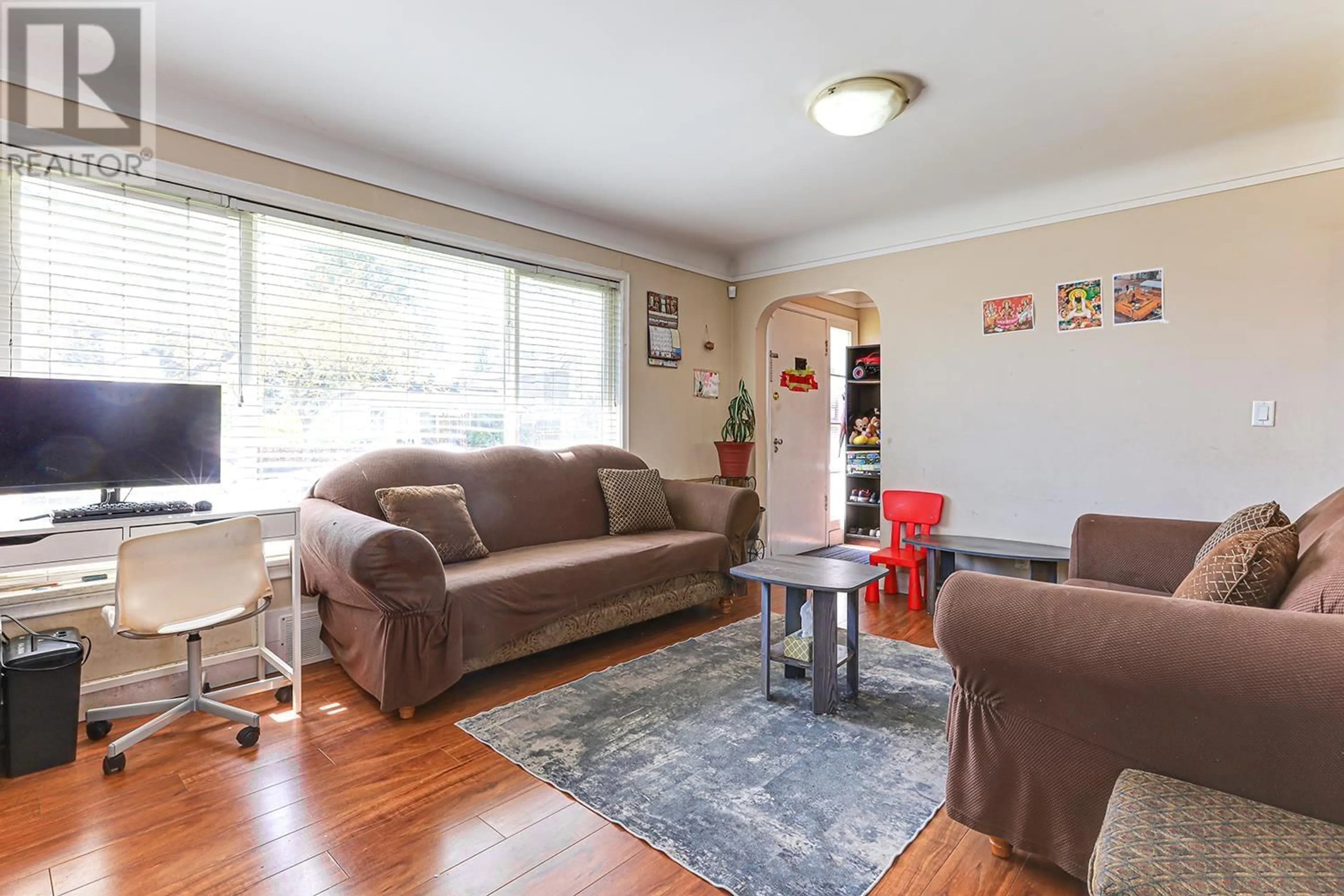 Living room with furniture, unknown for 7774 MARY AVENUE, Burnaby British Columbia V3N3G8