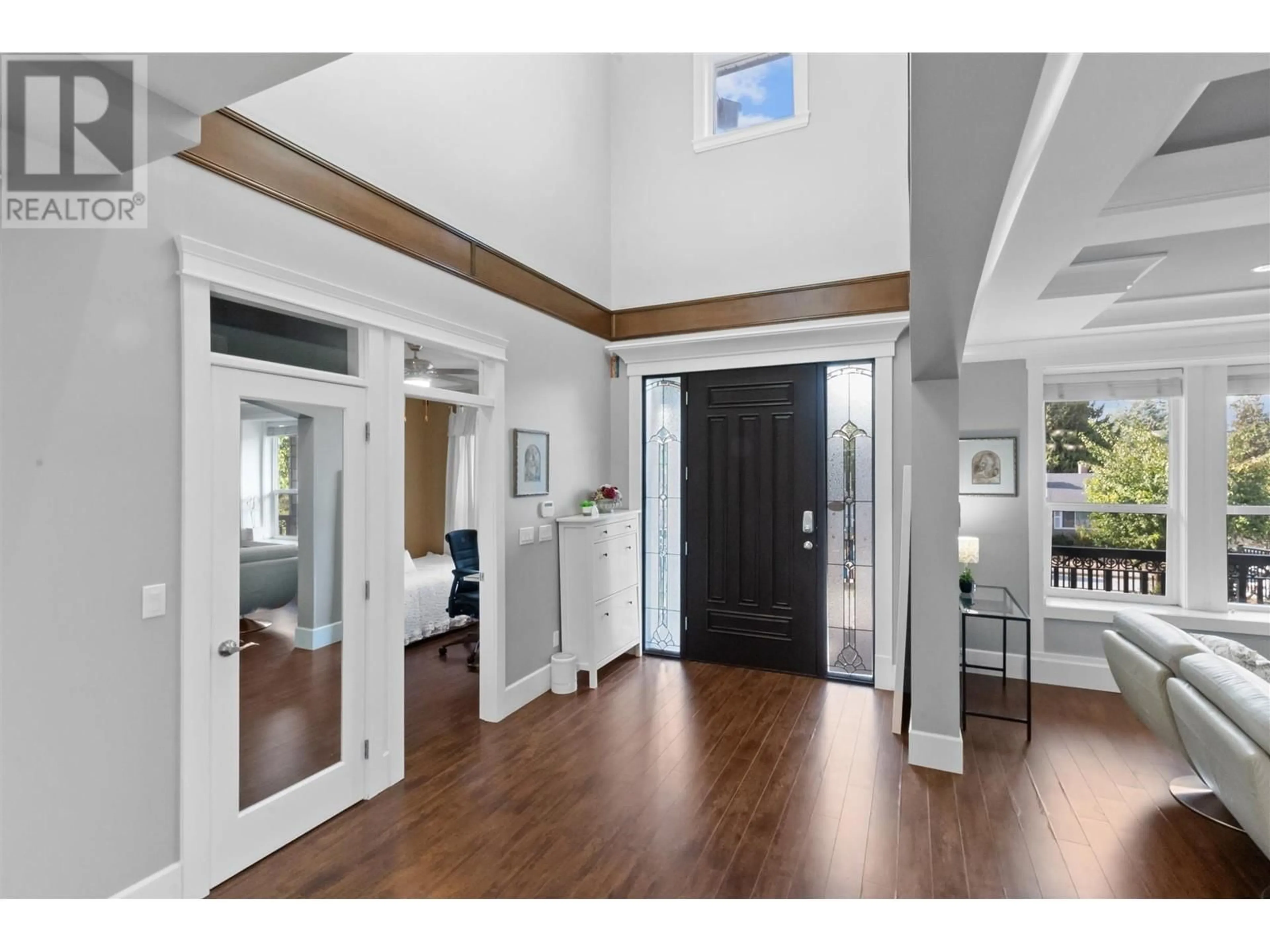 Indoor entryway for 8222 19TH AVENUE, Burnaby British Columbia V3N1G6
