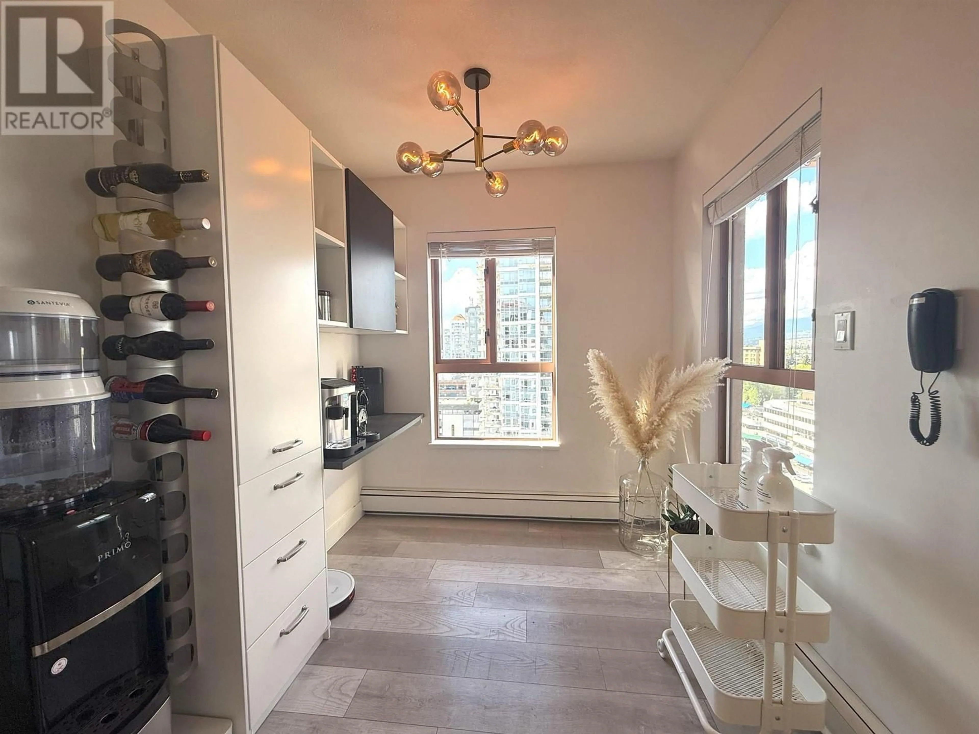 Contemporary kitchen, unknown for 1705 - 612 FIFTH AVENUE, New Westminster British Columbia V3M1X5