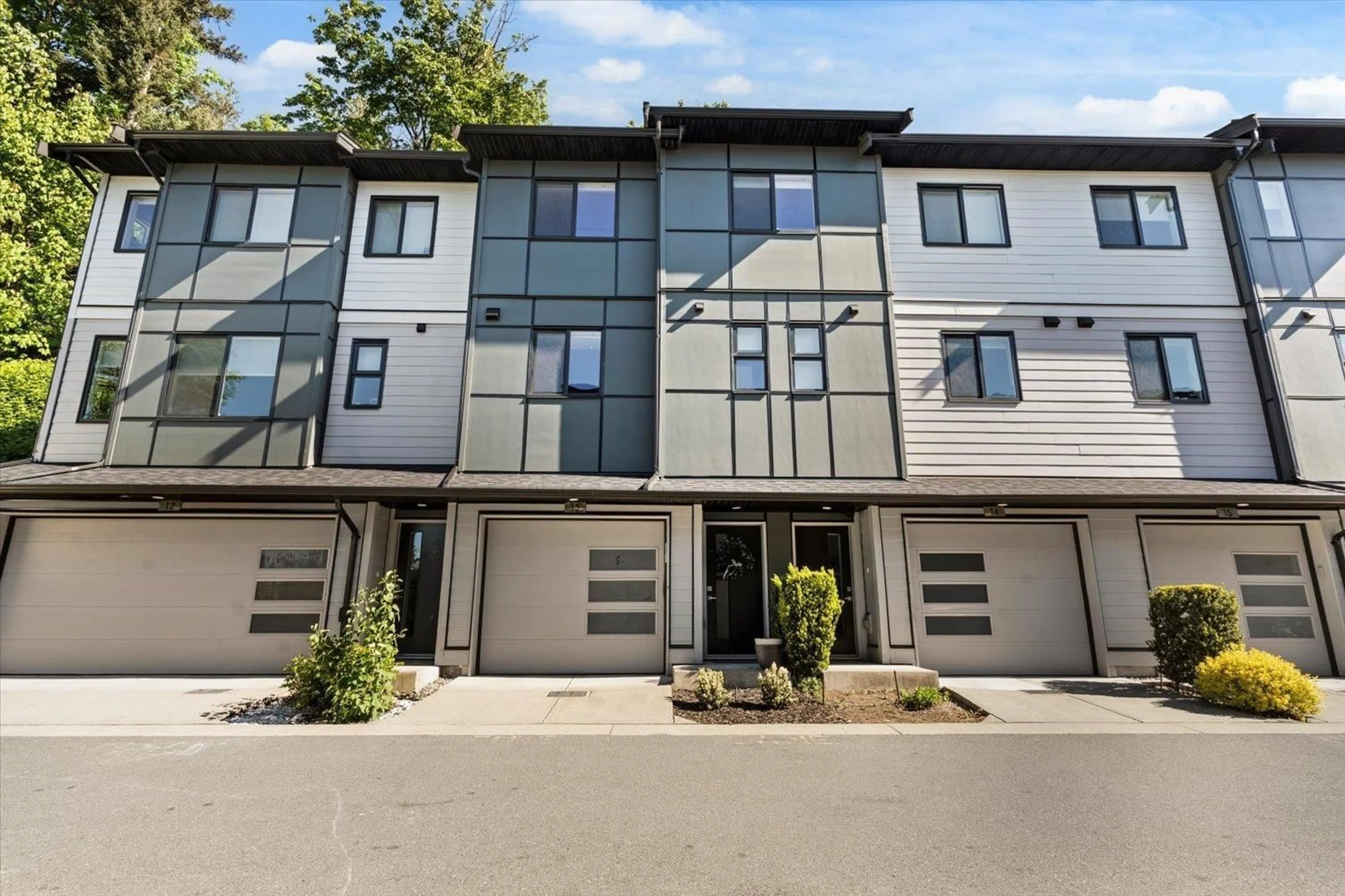A pic from outside/outdoor area/front of a property/back of a property/a pic from drone, street for 13 - 34825 DELAIR, Abbotsford British Columbia V2S0J7