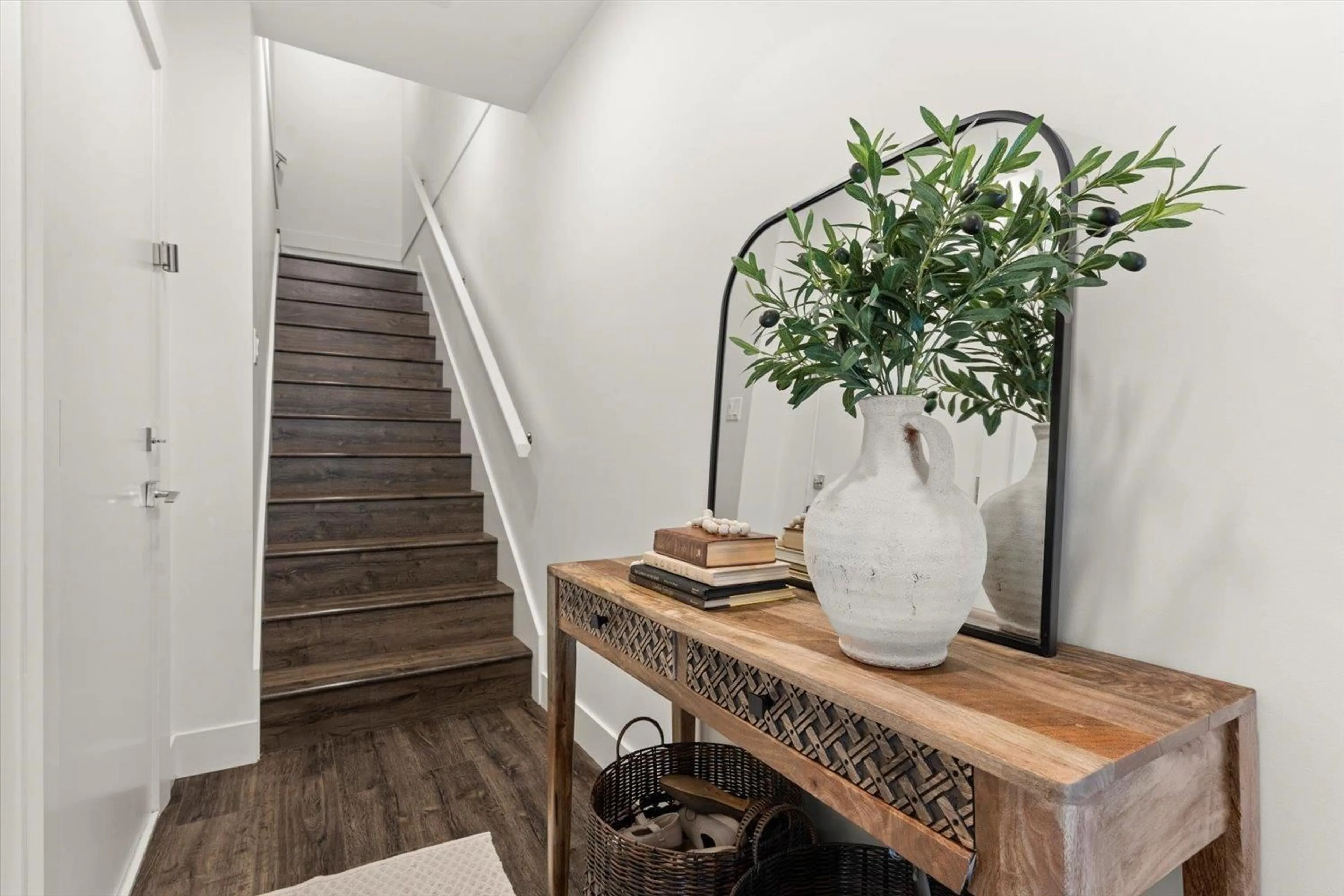 Indoor entryway for 13 - 34825 DELAIR, Abbotsford British Columbia V2S0J7