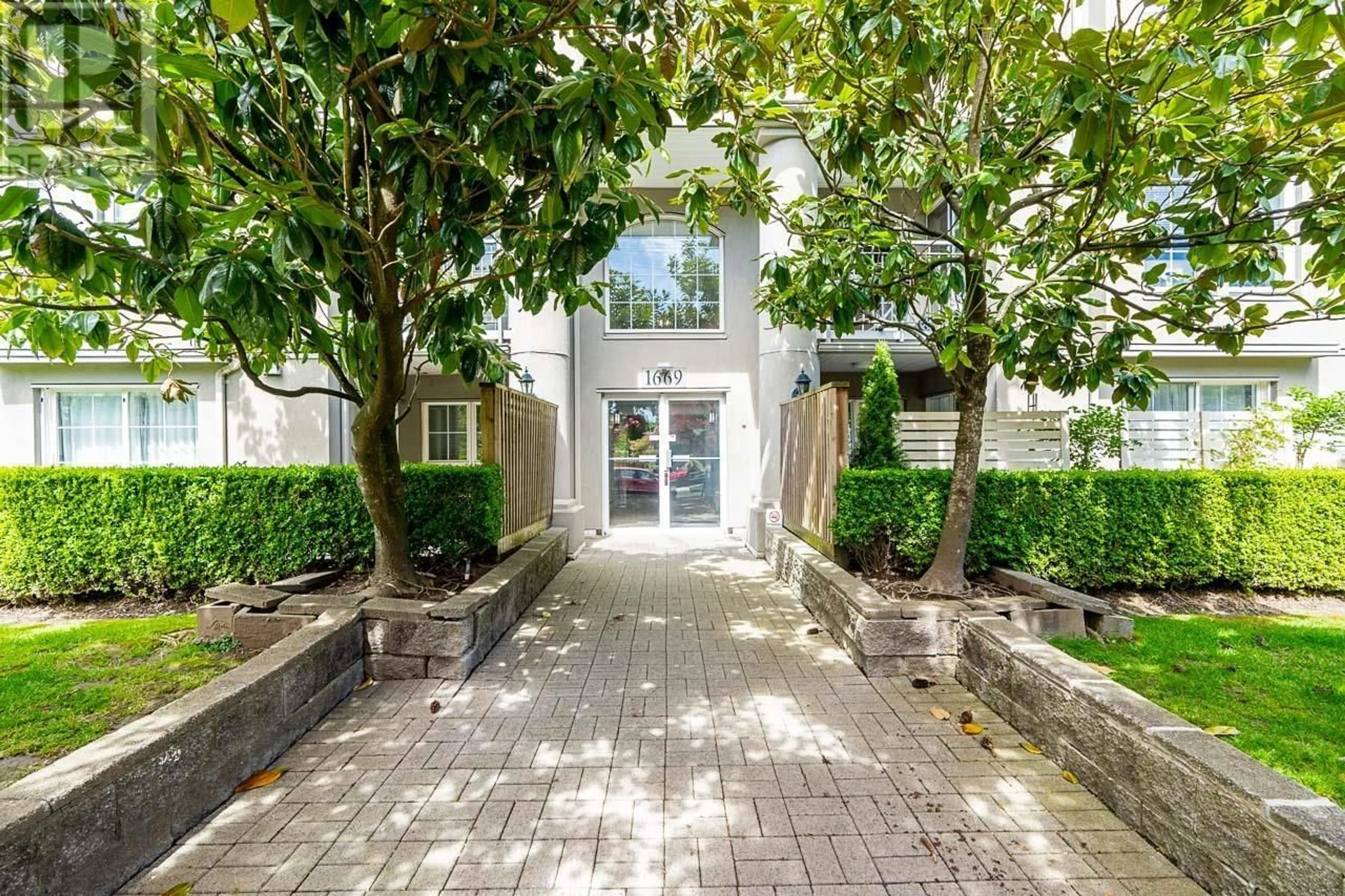 Indoor foyer for 110 - 1669 GRANT AVENUE, Port Coquitlam British Columbia V3B7W9
