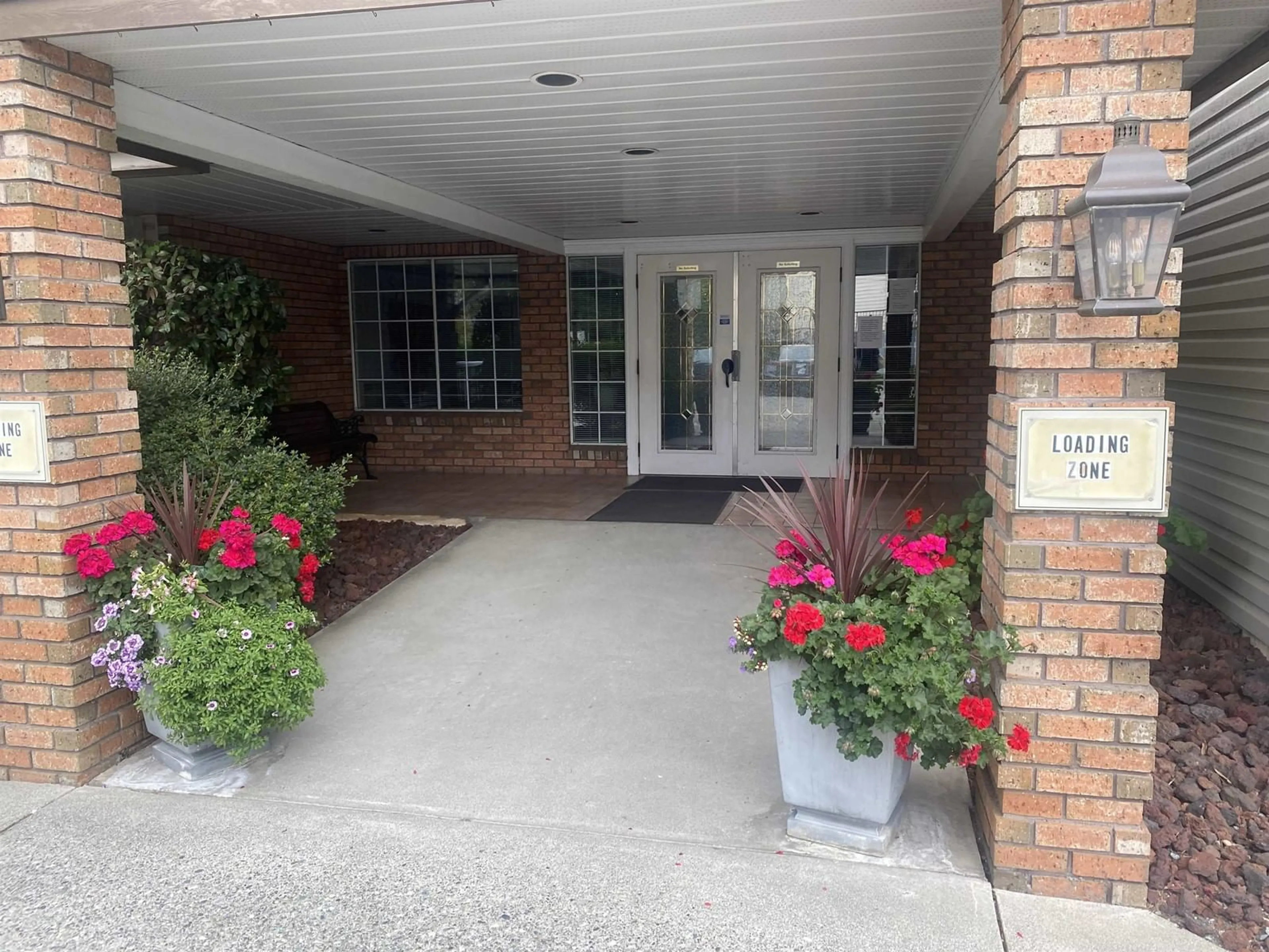 Indoor foyer for 209 - 32145 OLD YALE, Abbotsford British Columbia V2T2C8