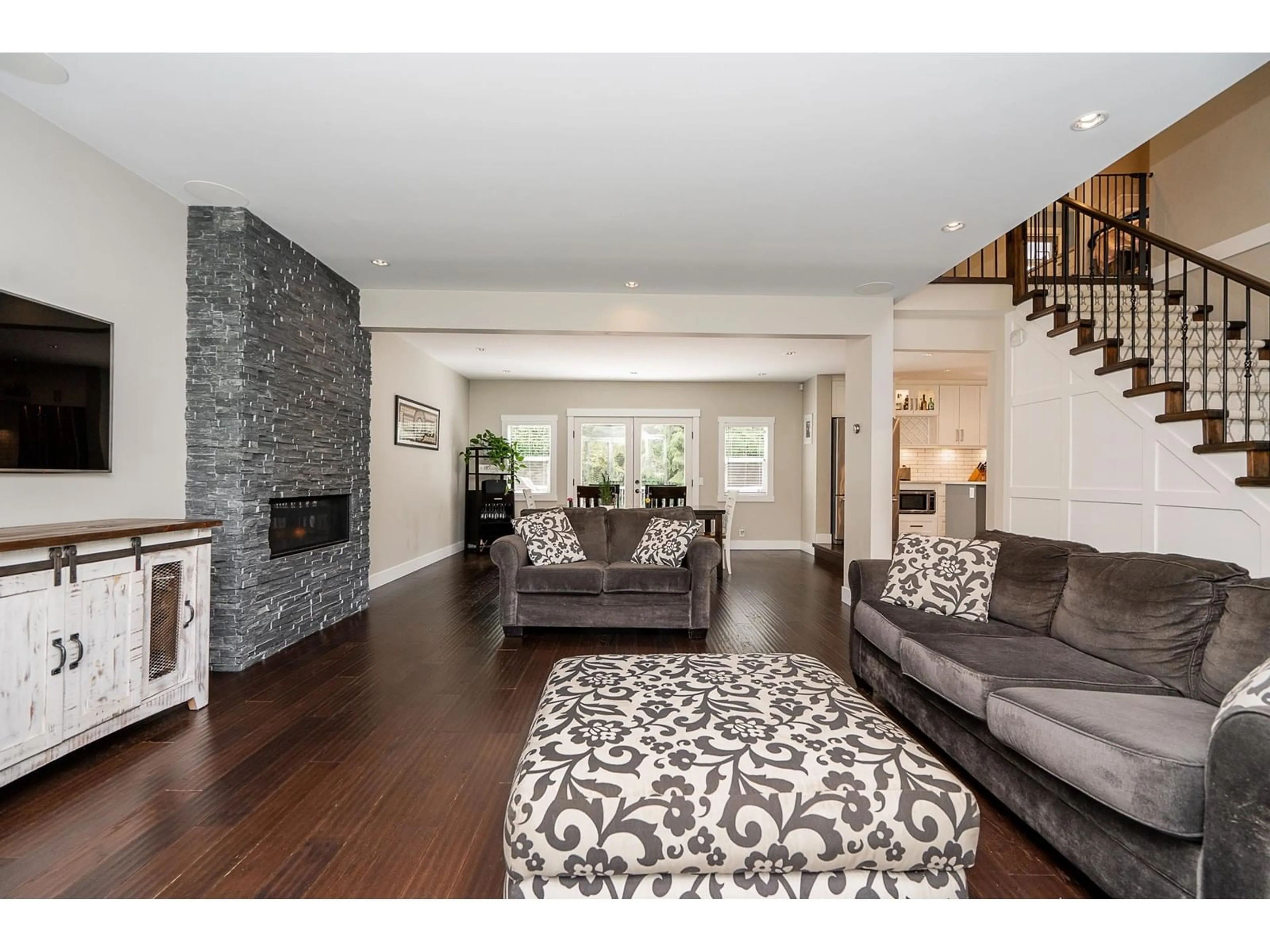 Living room with furniture, unknown for 4224 196B, Langley British Columbia V3A1B1