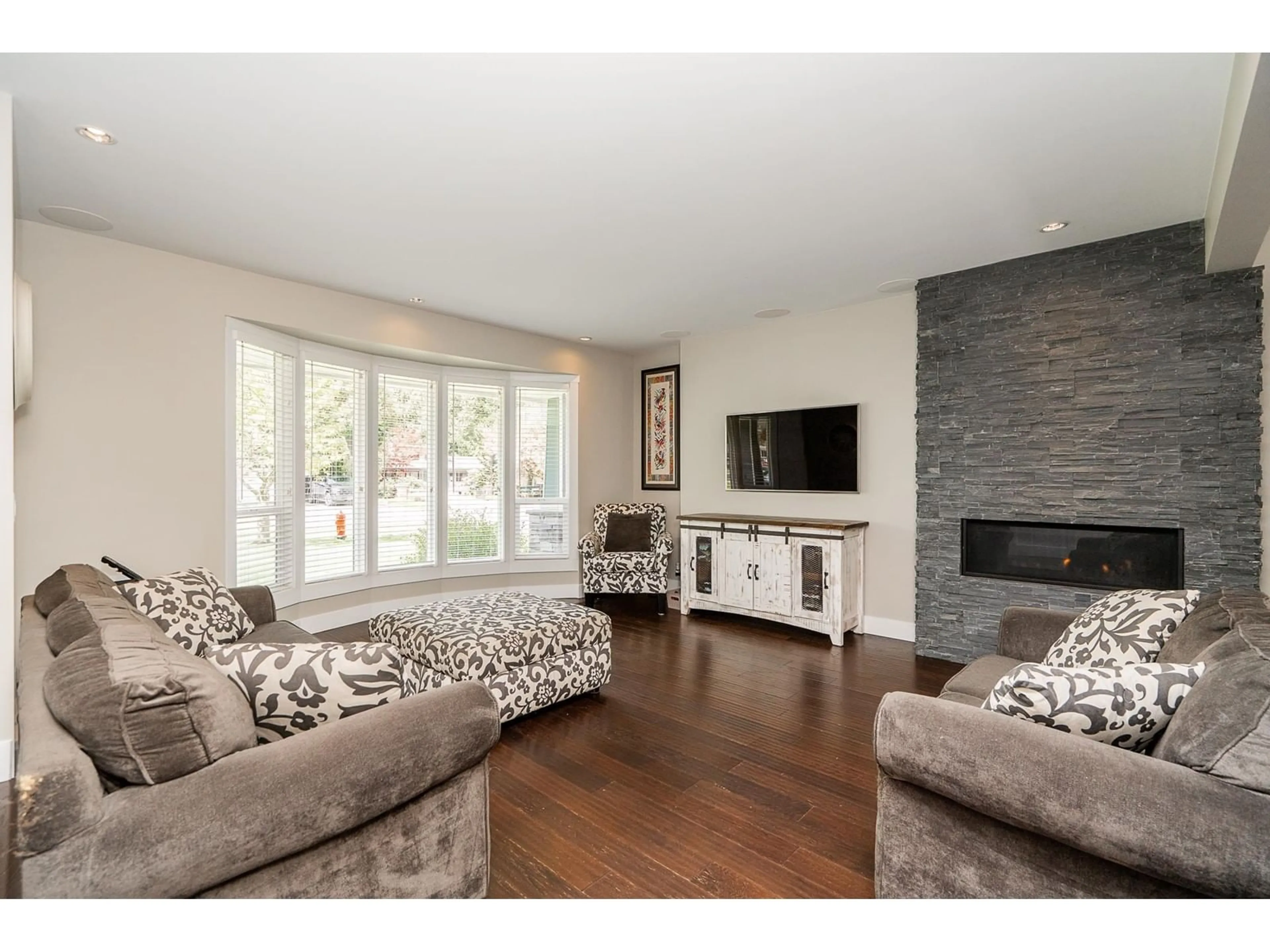 Living room with furniture, wood/laminate floor for 4224 196B, Langley British Columbia V3A1B1