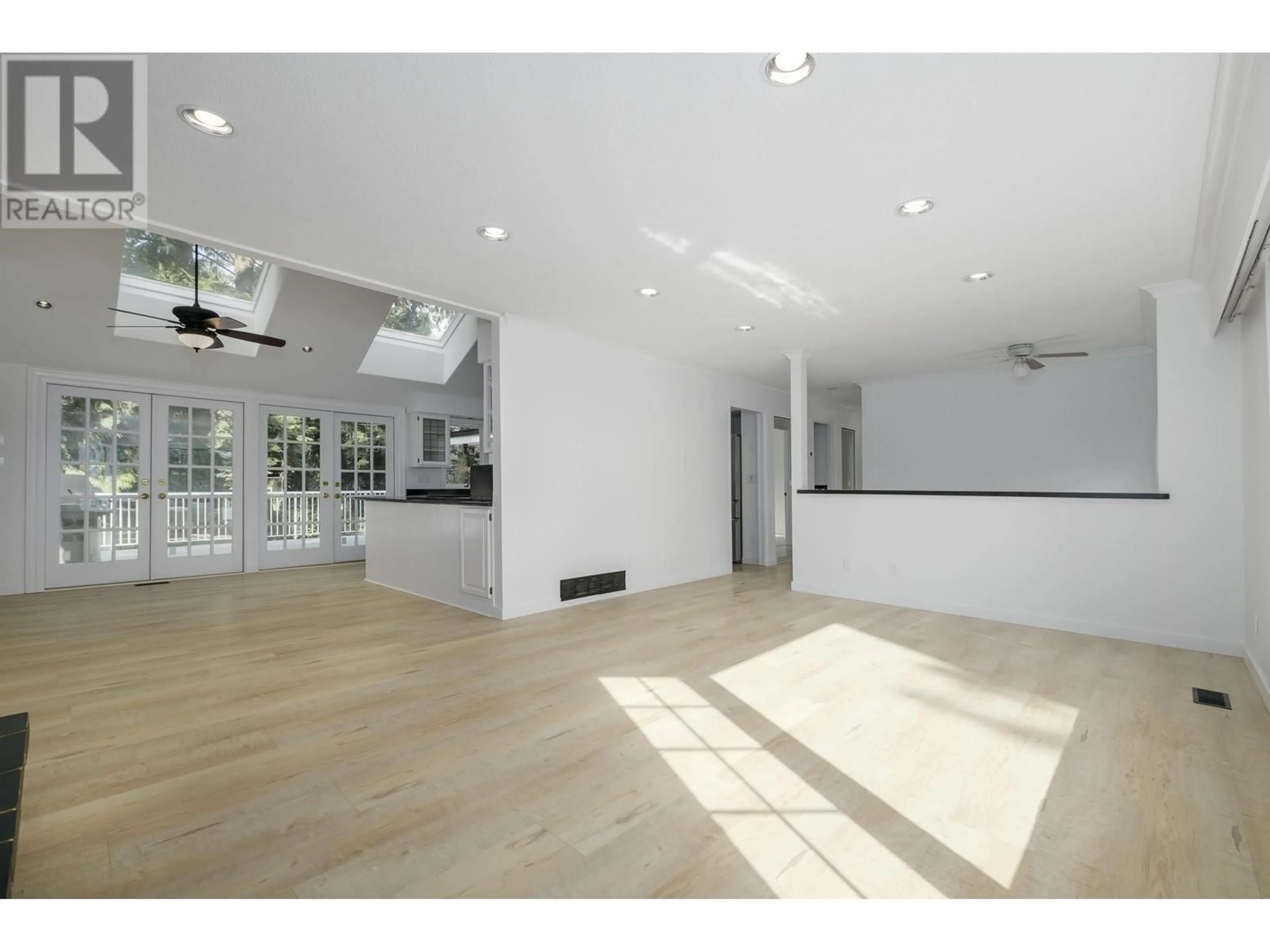 Unknown for 2548 BOSWELL AVENUE, North Vancouver British Columbia V7H1L7