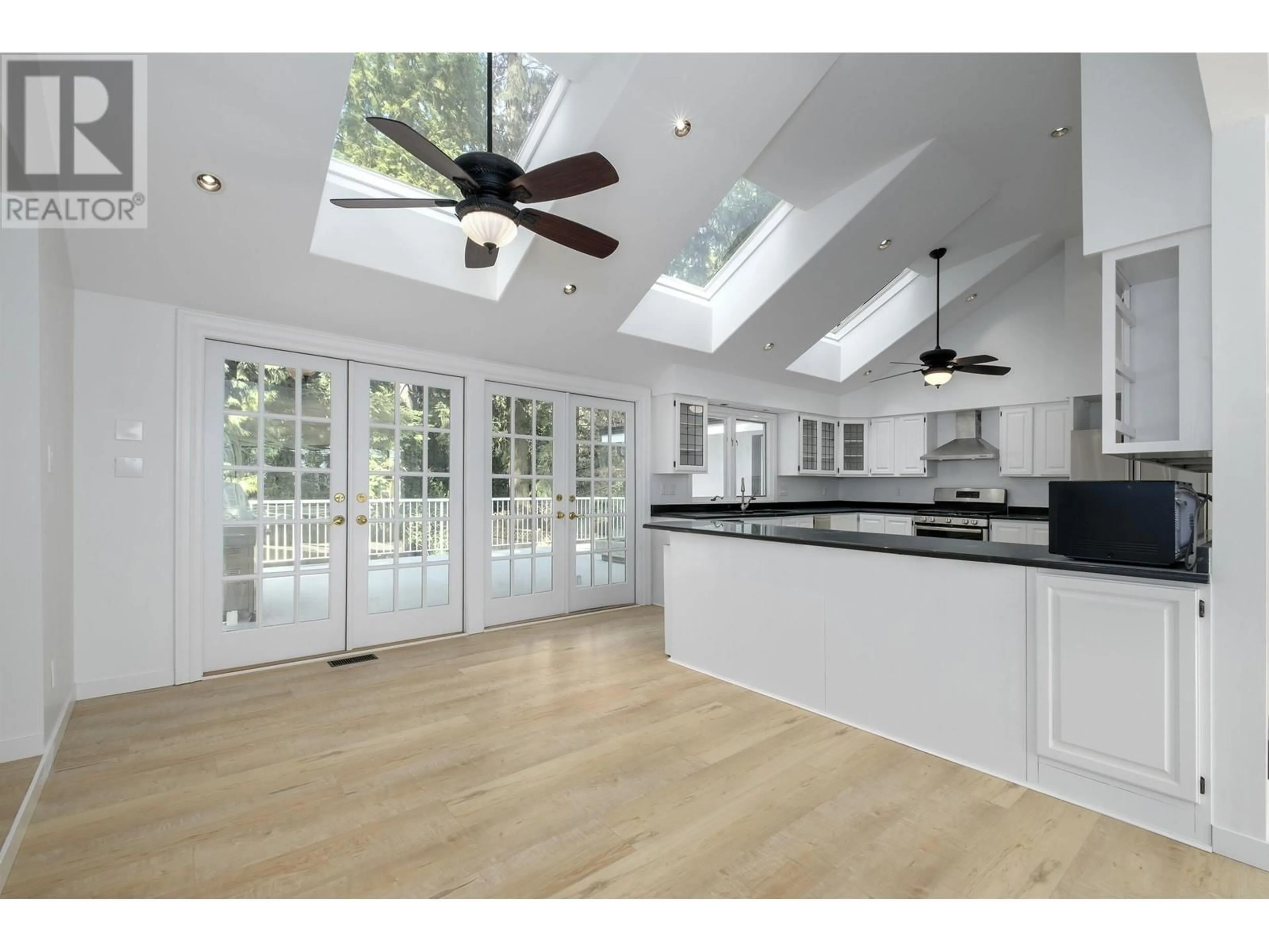 Open concept kitchen, unknown for 2548 BOSWELL AVENUE, North Vancouver British Columbia V7H1L7