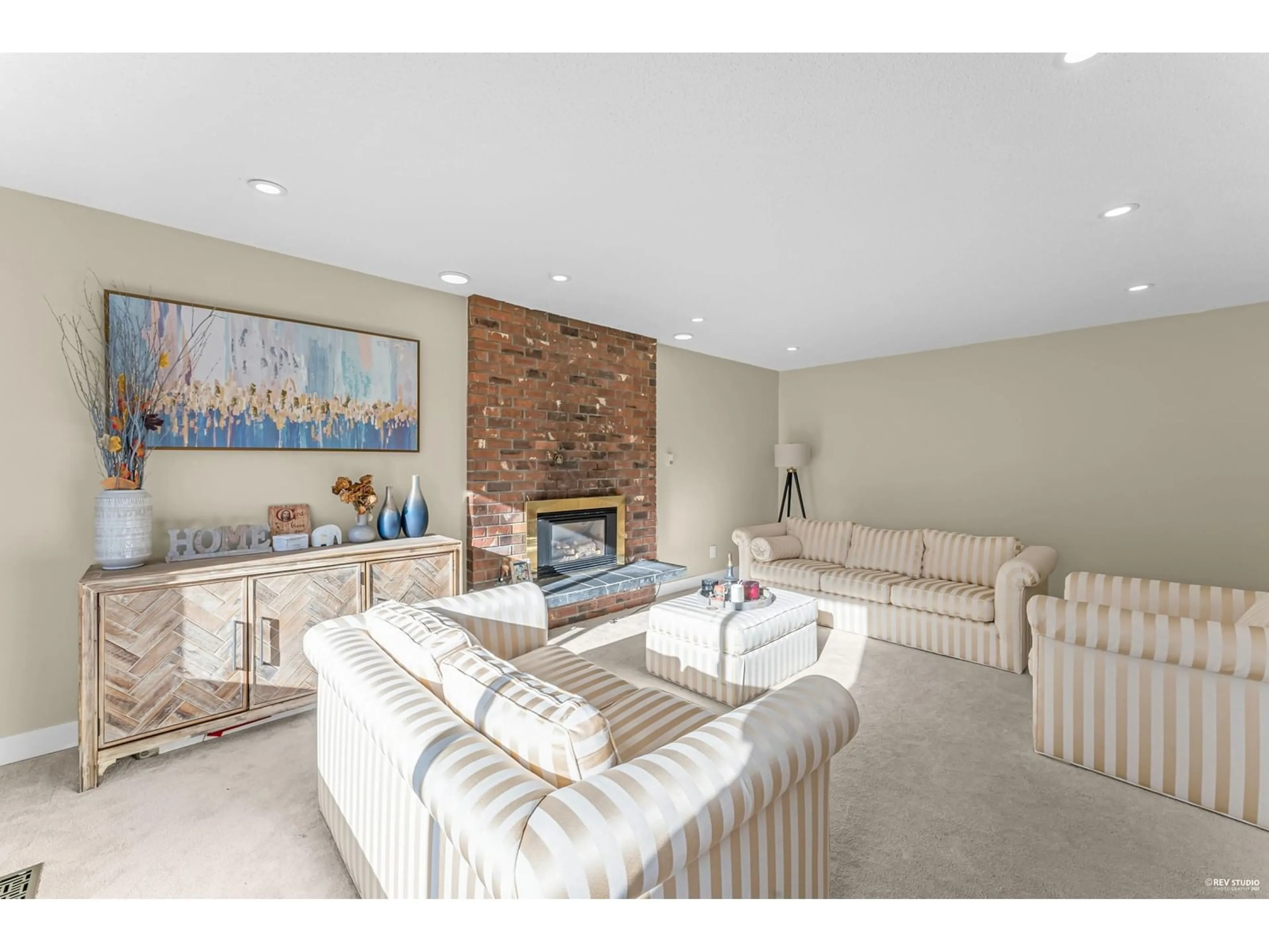 Living room with furniture, unknown for 14717 16A, Surrey British Columbia V4A5M6