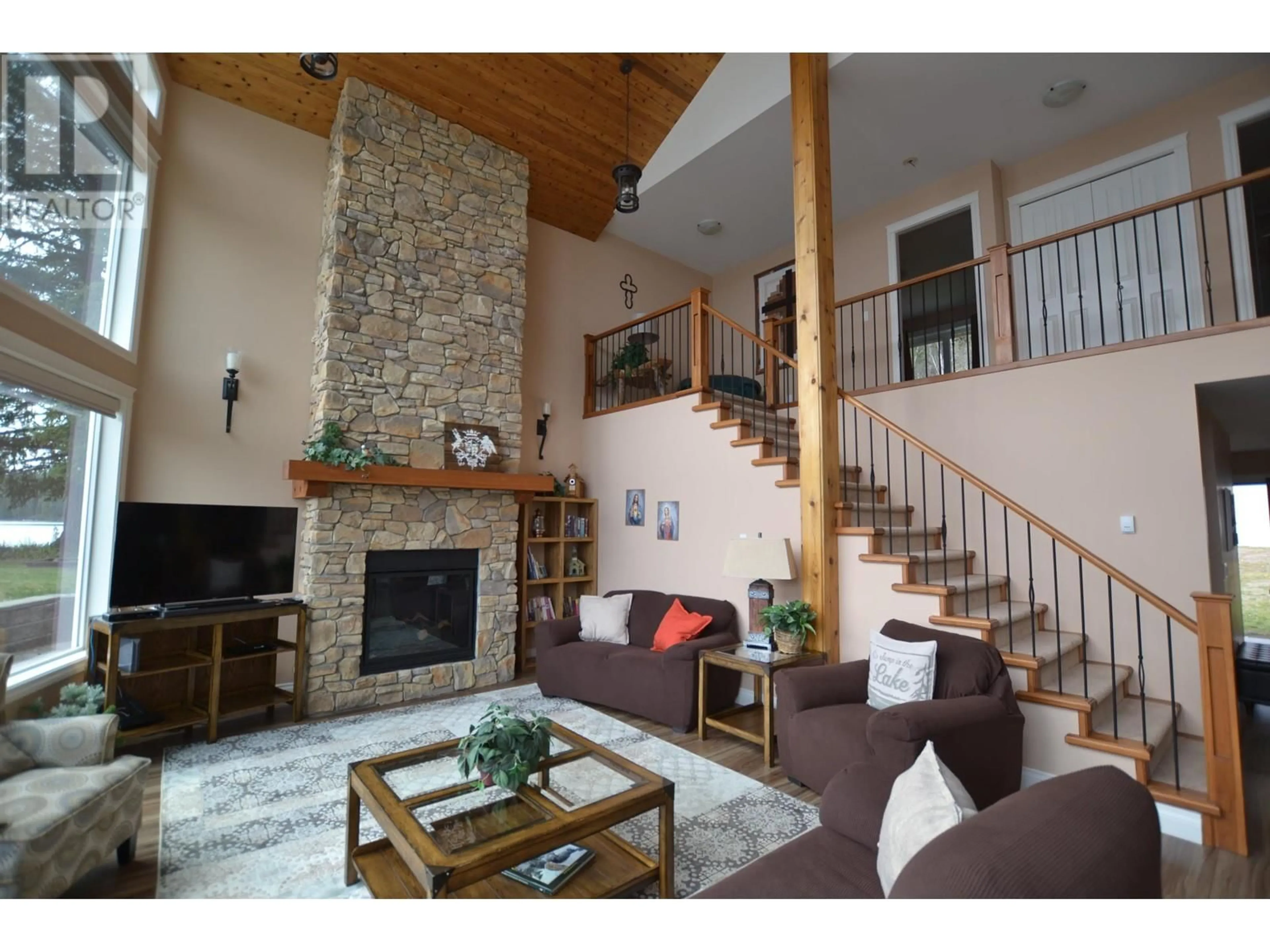 Living room with furniture, wood/laminate floor for 4011 HAGGENS POINT ROAD, Horsefly British Columbia V0L1L0