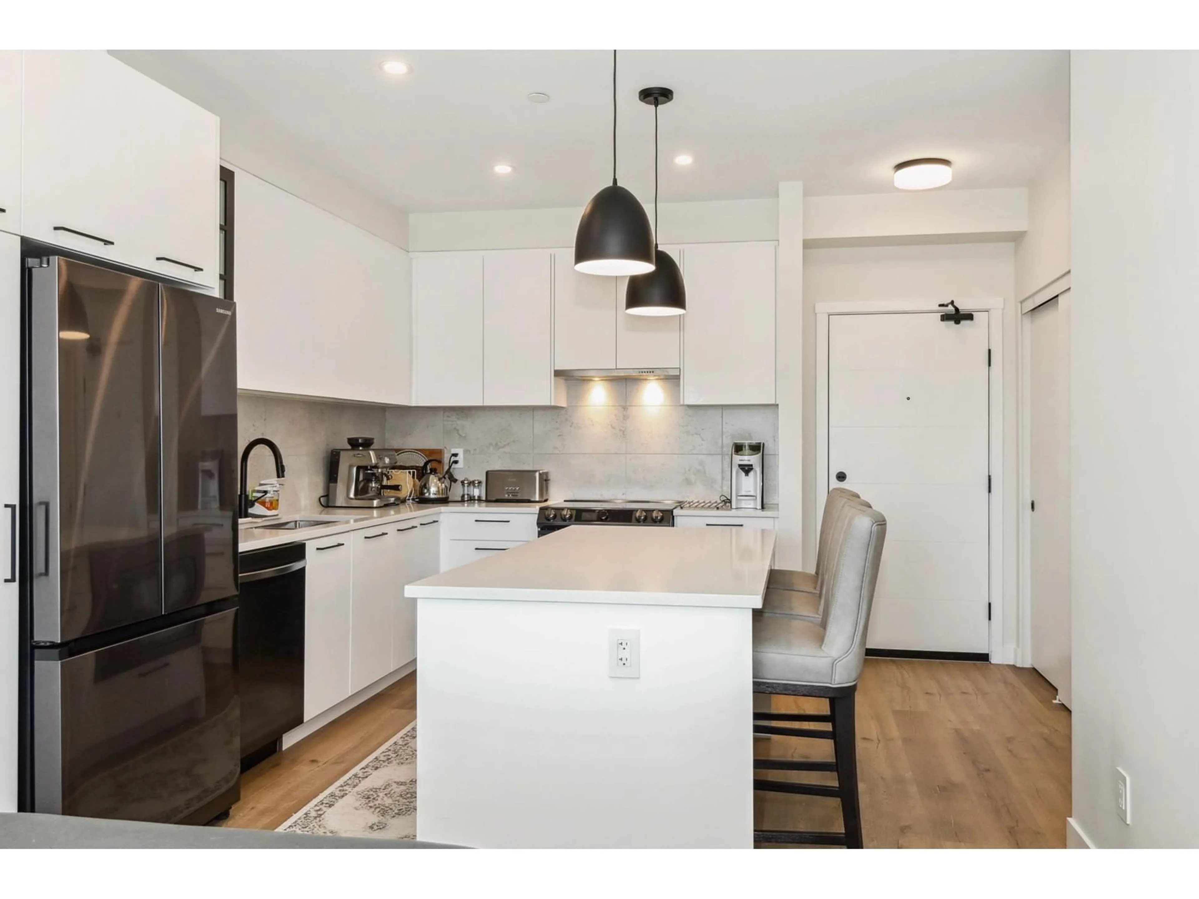 Open concept kitchen, unknown for 518 - 8117 200A, Langley British Columbia V2Y3W9