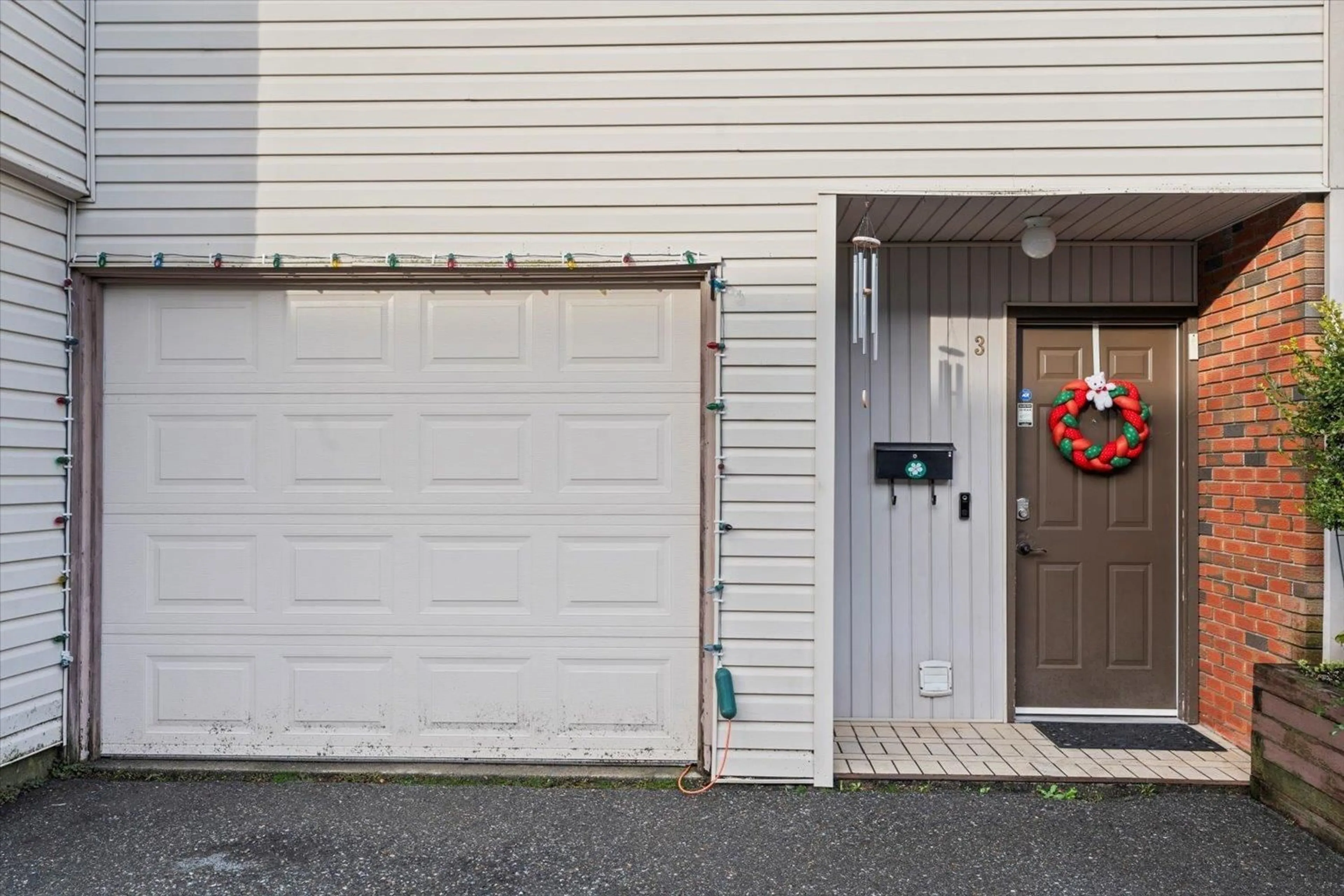 Indoor garage for 3 - 9446 HAZEL STREET, Chilliwack British Columbia V2P5N1