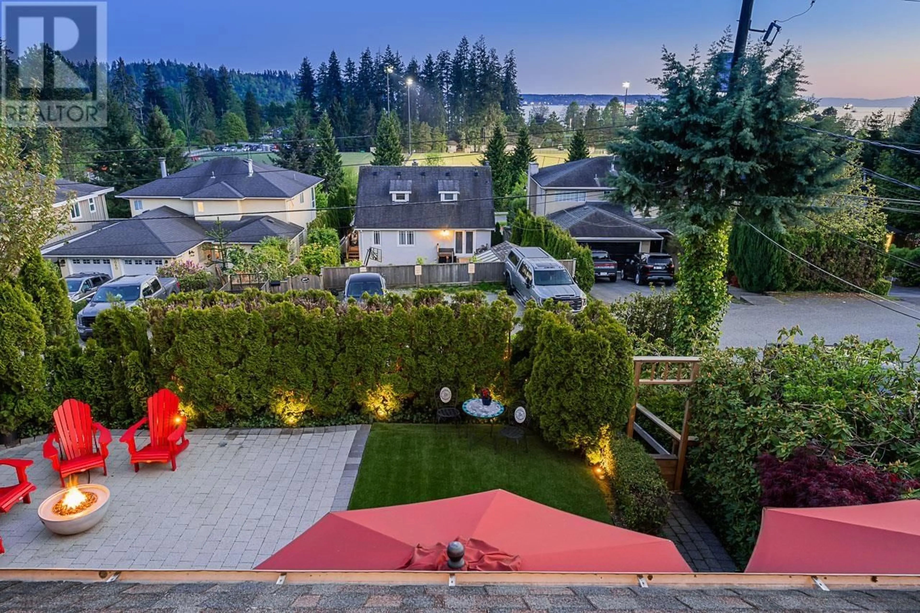 Patio, mountain view for 1075 ESPLANADE AVENUE, West Vancouver British Columbia V7T1G2