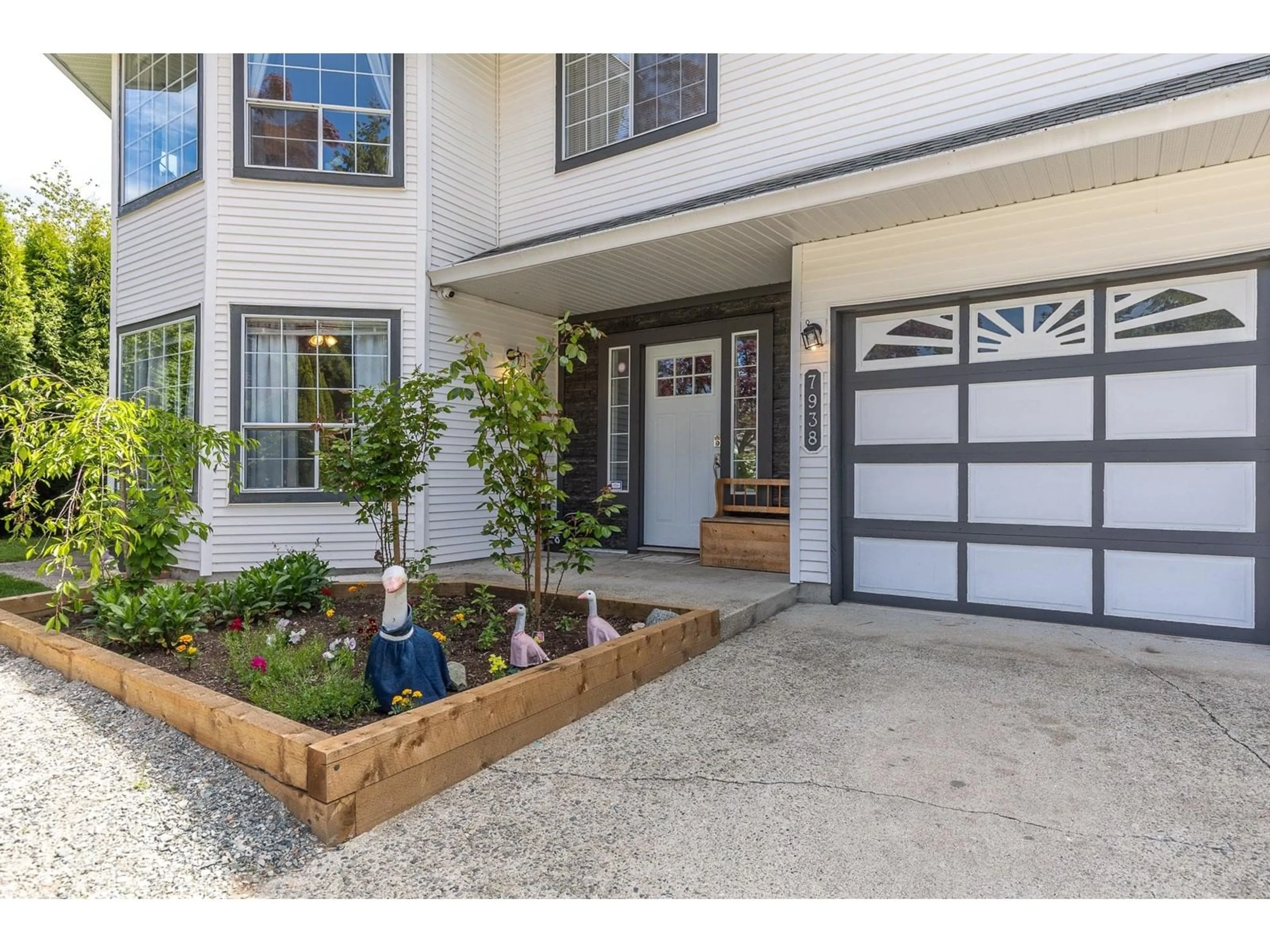 Indoor entryway for 7938 FINCH, Mission British Columbia V2V6J8
