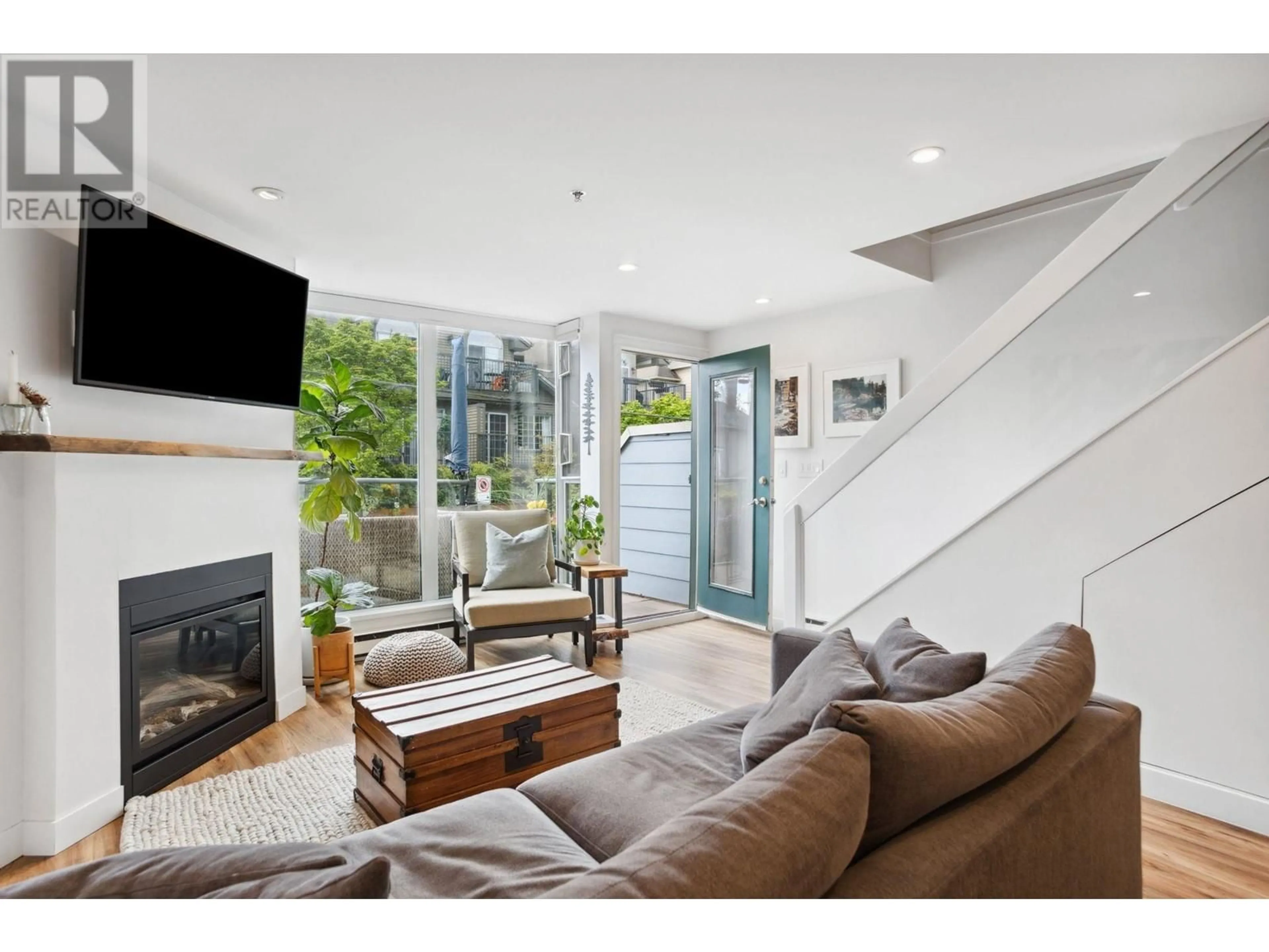 Living room with furniture, unknown for 3011 LAUREL STREET, Vancouver British Columbia V5Z3T6