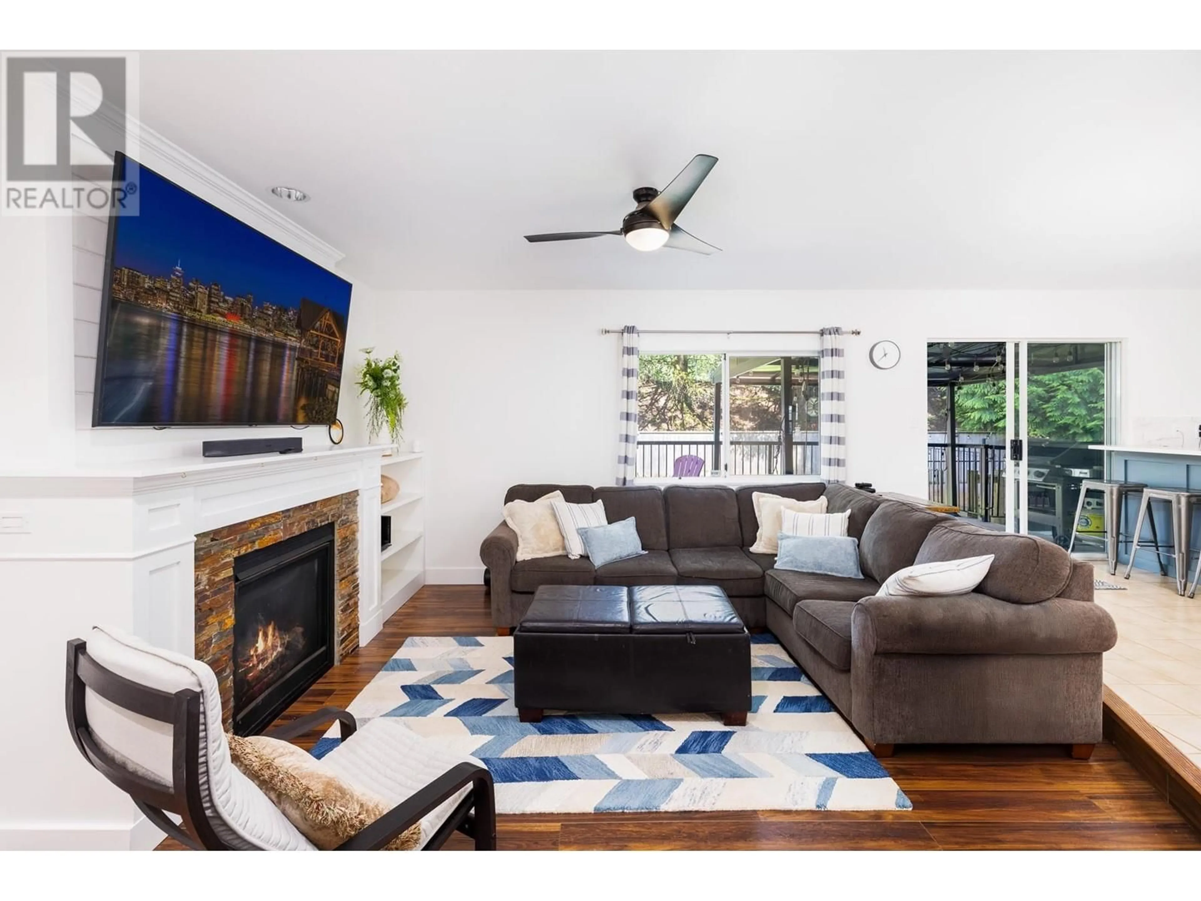 Living room with furniture, wood/laminate floor for 1491 PERCY COURT, North Vancouver British Columbia V7G2P4