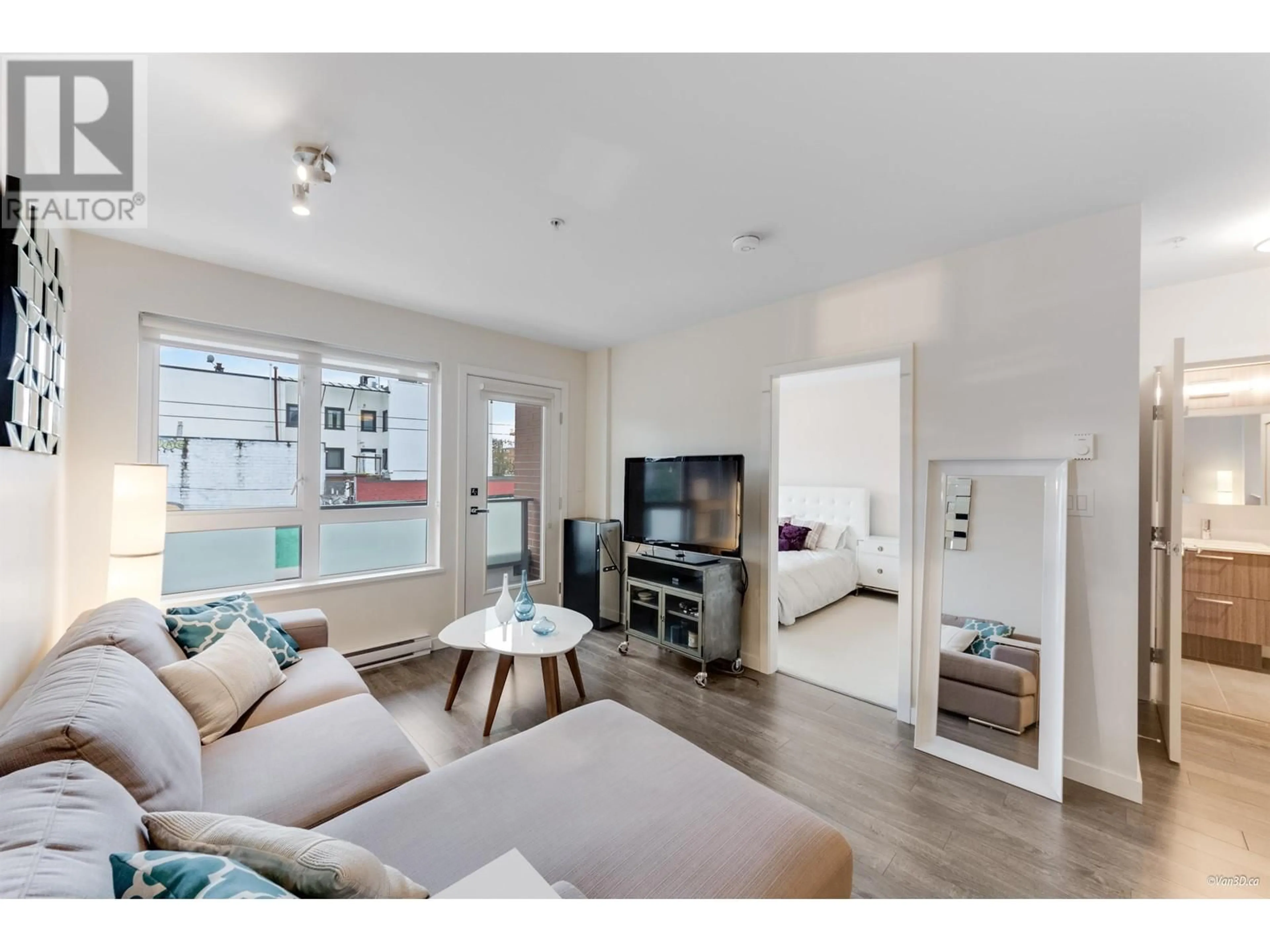 Living room with furniture, wood/laminate floor for 204 - 202 24TH AVENUE, Vancouver British Columbia V5V1Z6