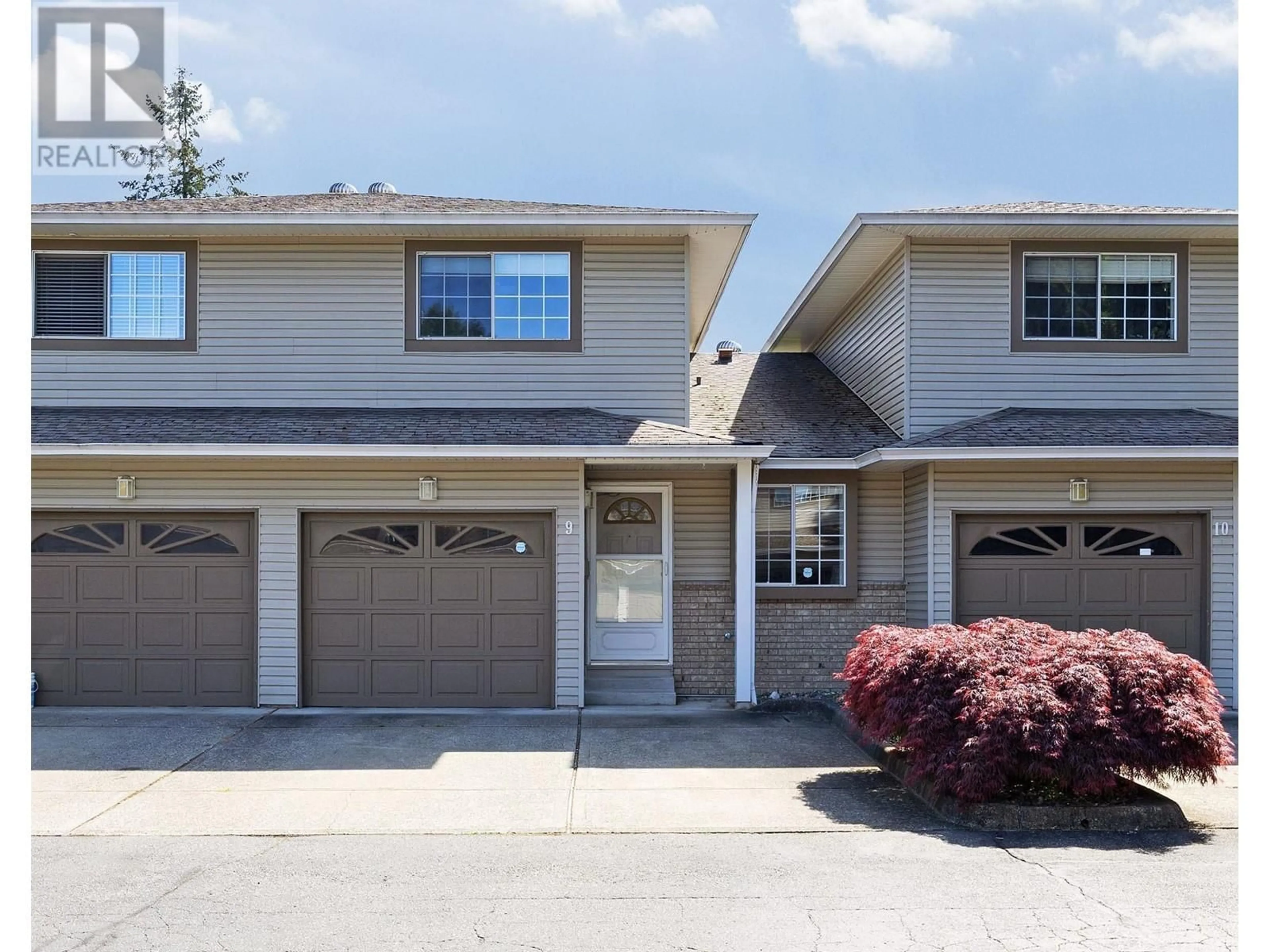 Home with vinyl exterior material, street for 9 - 19270 119 AVENUE, Pitt Meadows British Columbia V3Y2J8