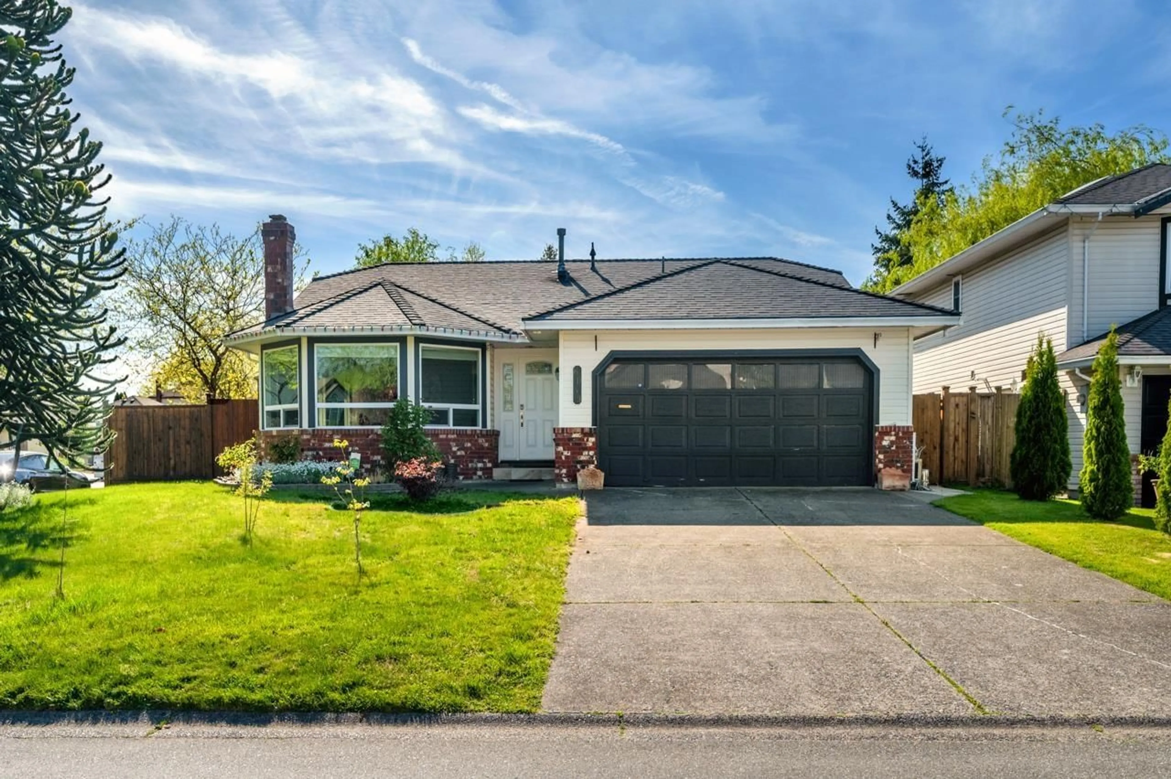 Home with vinyl exterior material, street for 6059 187, Surrey British Columbia V3S7P3