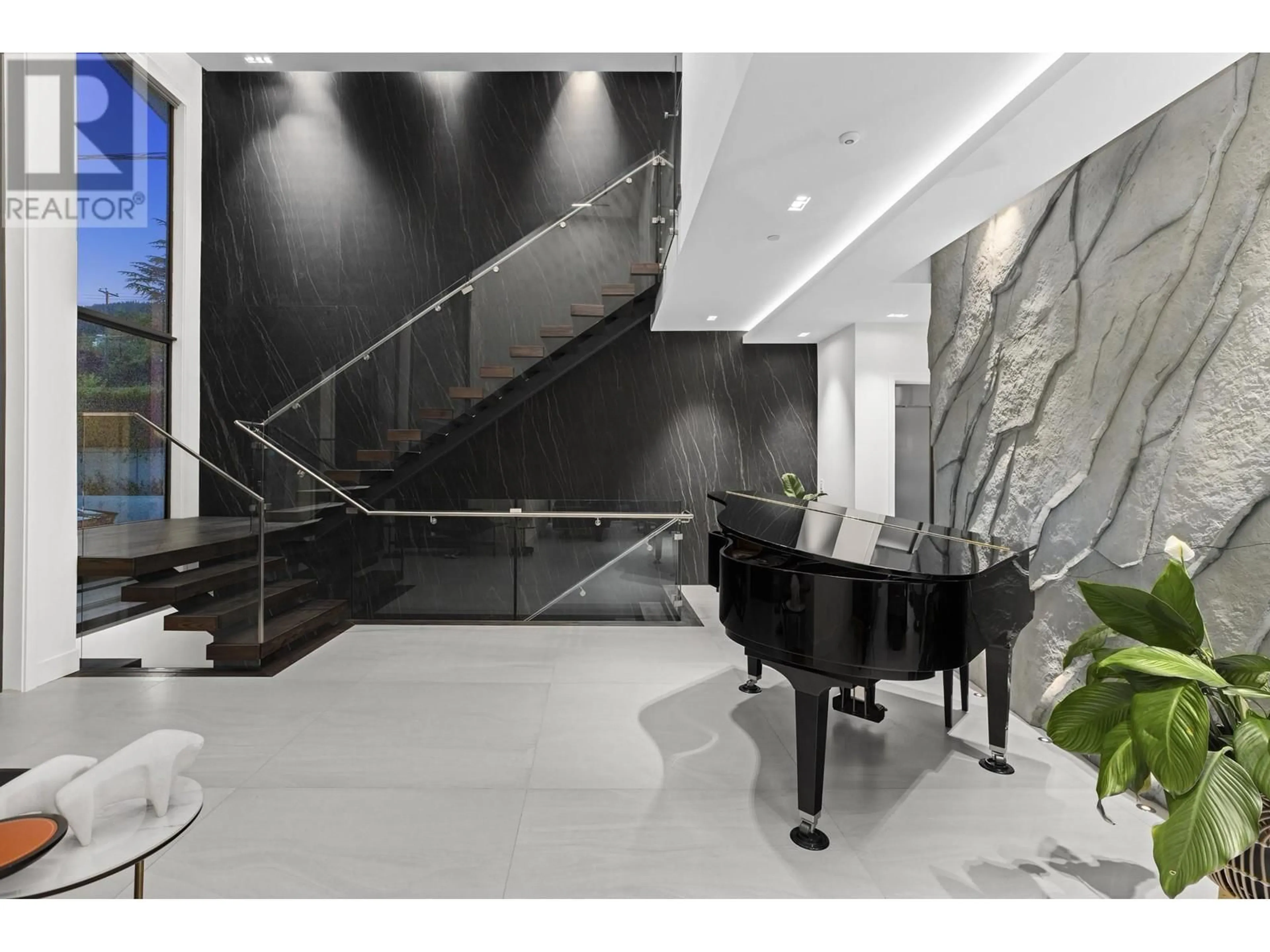 Lobby for 1840 ORCHARD WAY, West Vancouver British Columbia V7V4G2
