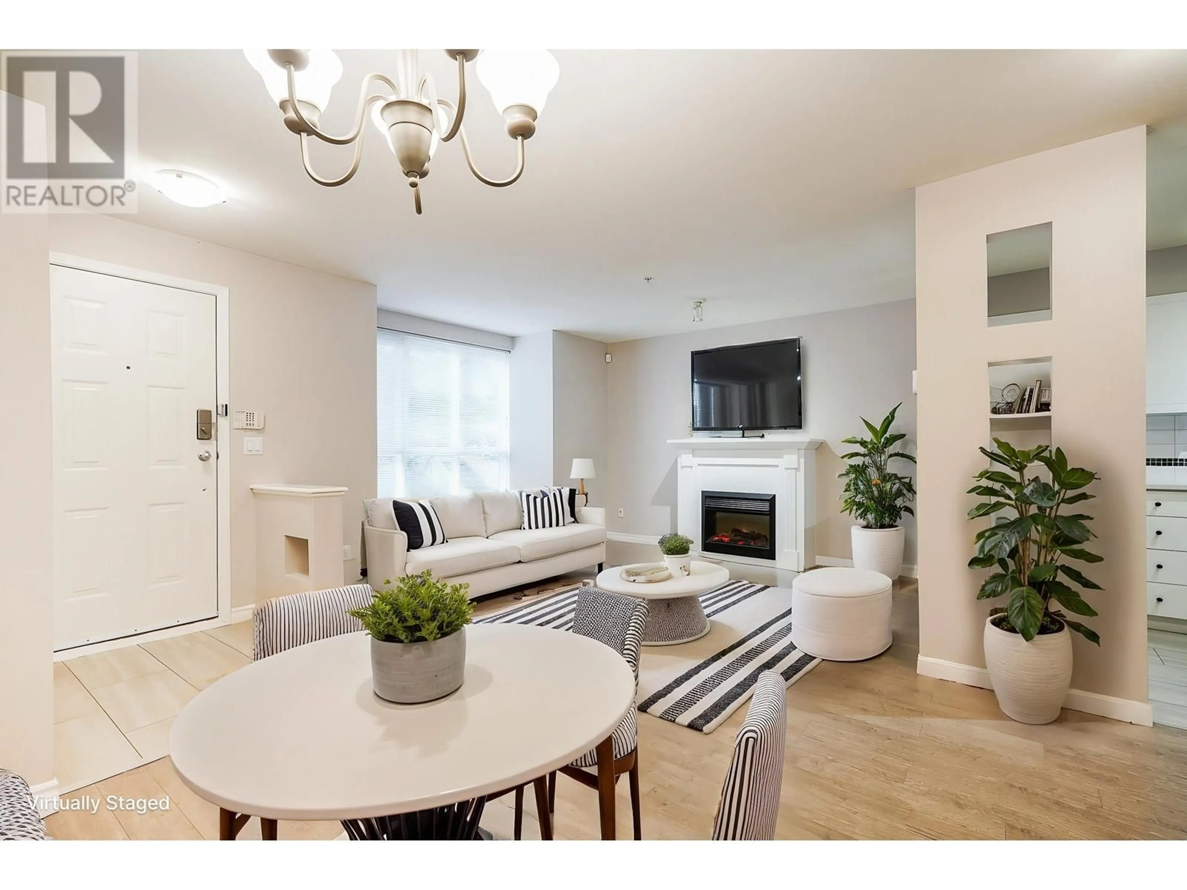 Living room with furniture, unknown for 24 - 7128 STRIDE AVENUE, Burnaby British Columbia V3N1T5