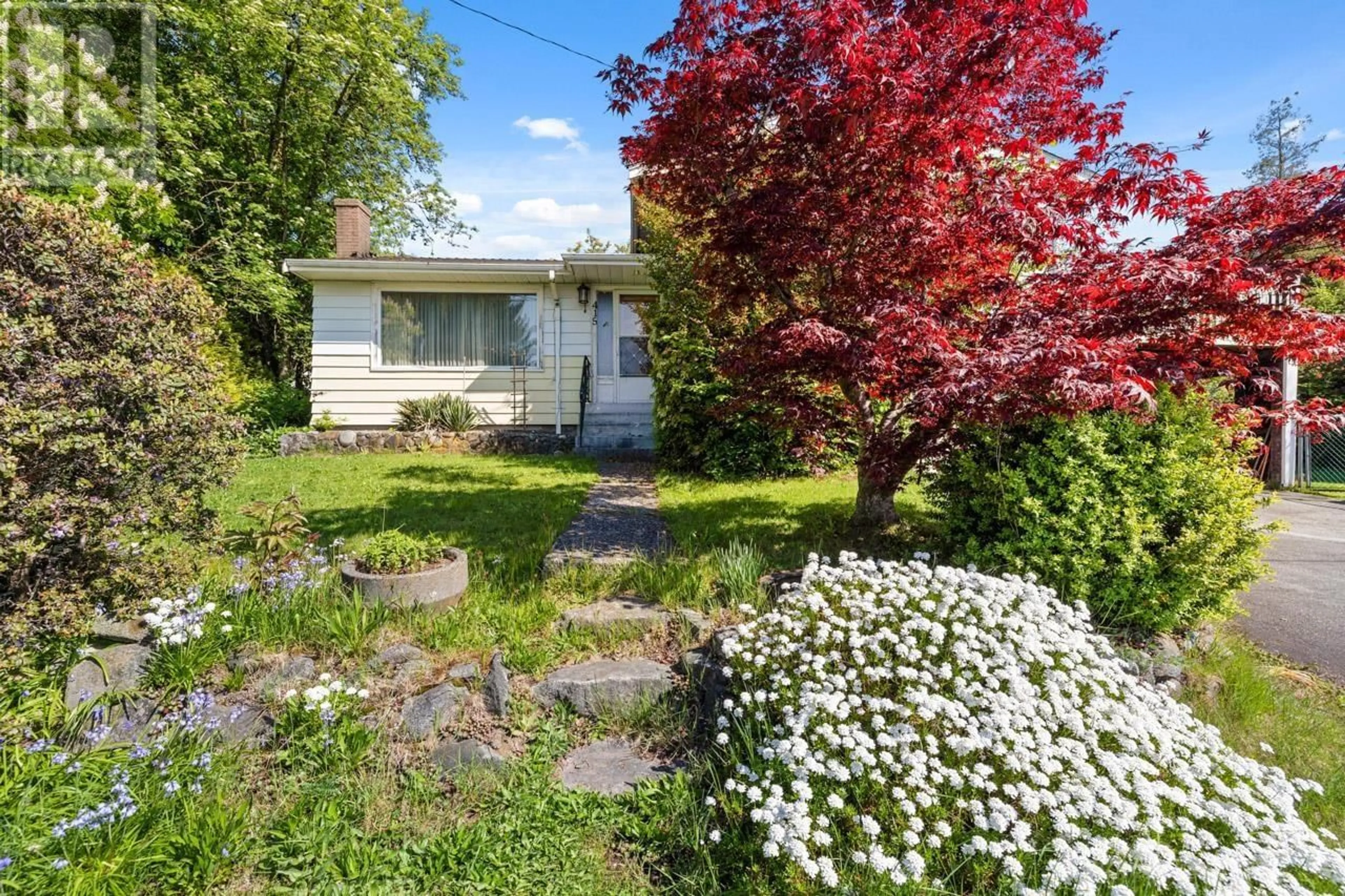 A pic from outside/outdoor area/front of a property/back of a property/a pic from drone, street for 415 MARMONT STREET, Coquitlam British Columbia V3K4S3