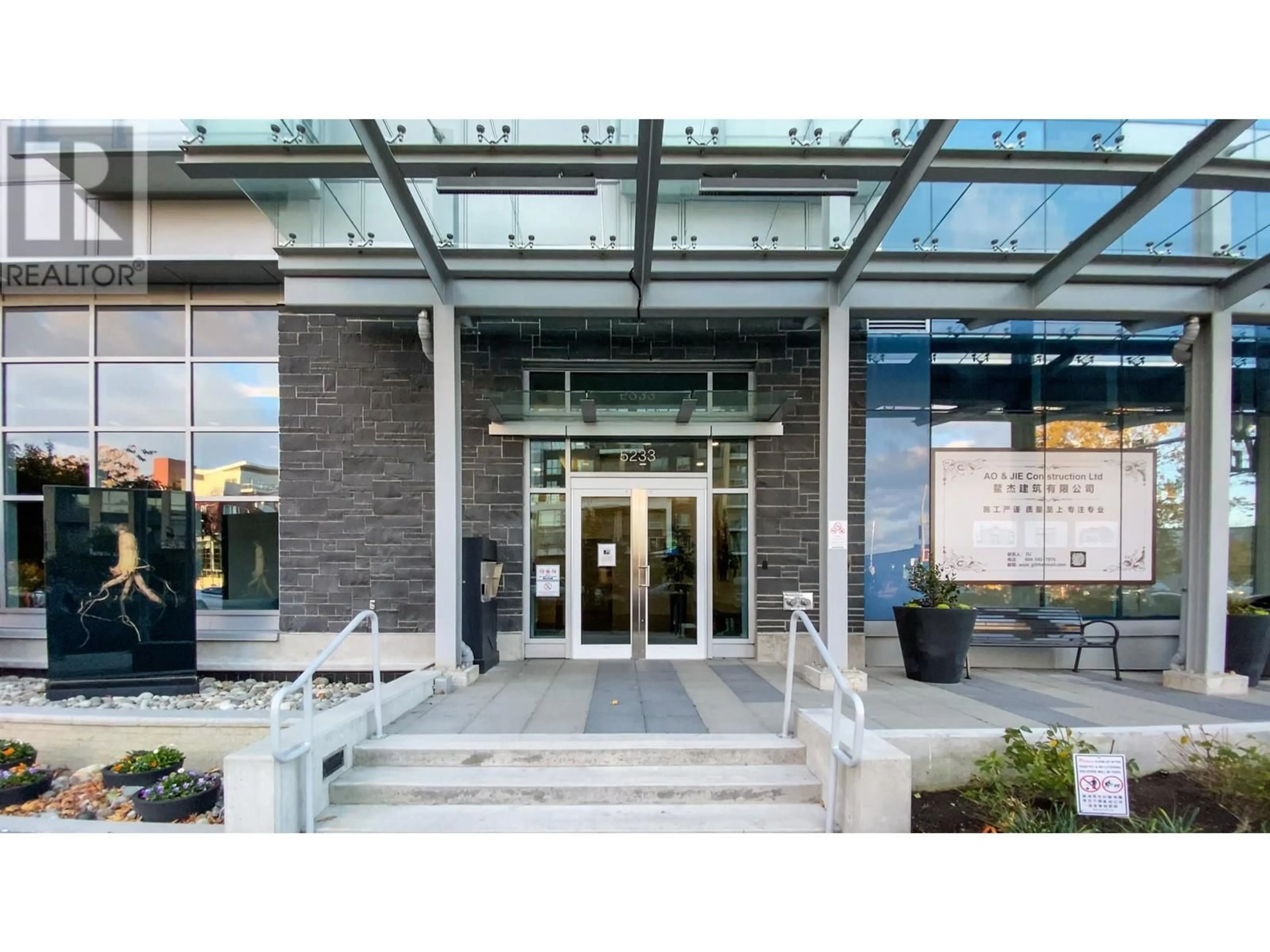 Indoor foyer for 1606 - 5233 GILBERT ROAD, Richmond British Columbia V7C0B3