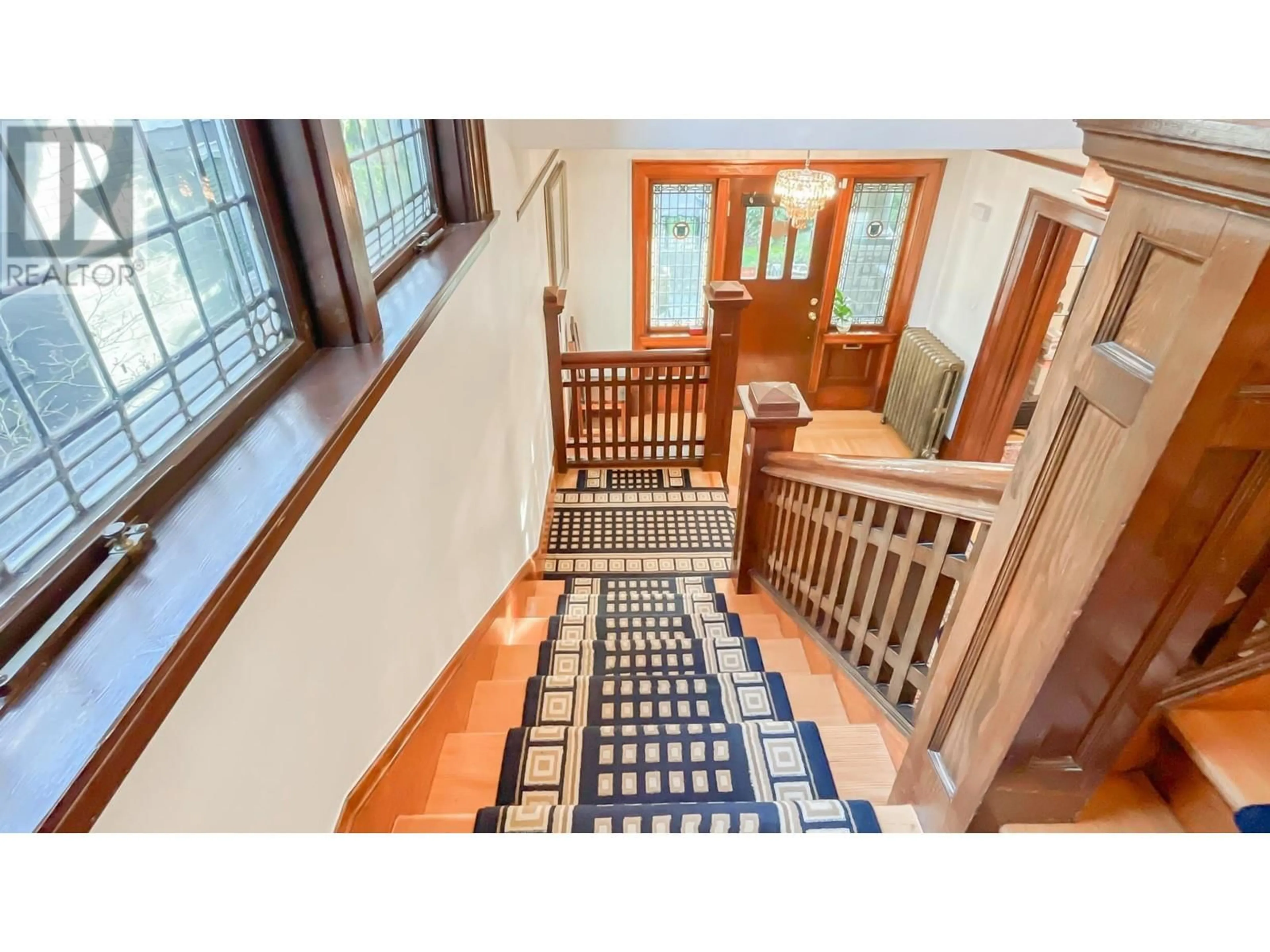 Indoor foyer for 1469 59TH AVENUE, Vancouver British Columbia V6P1Y8