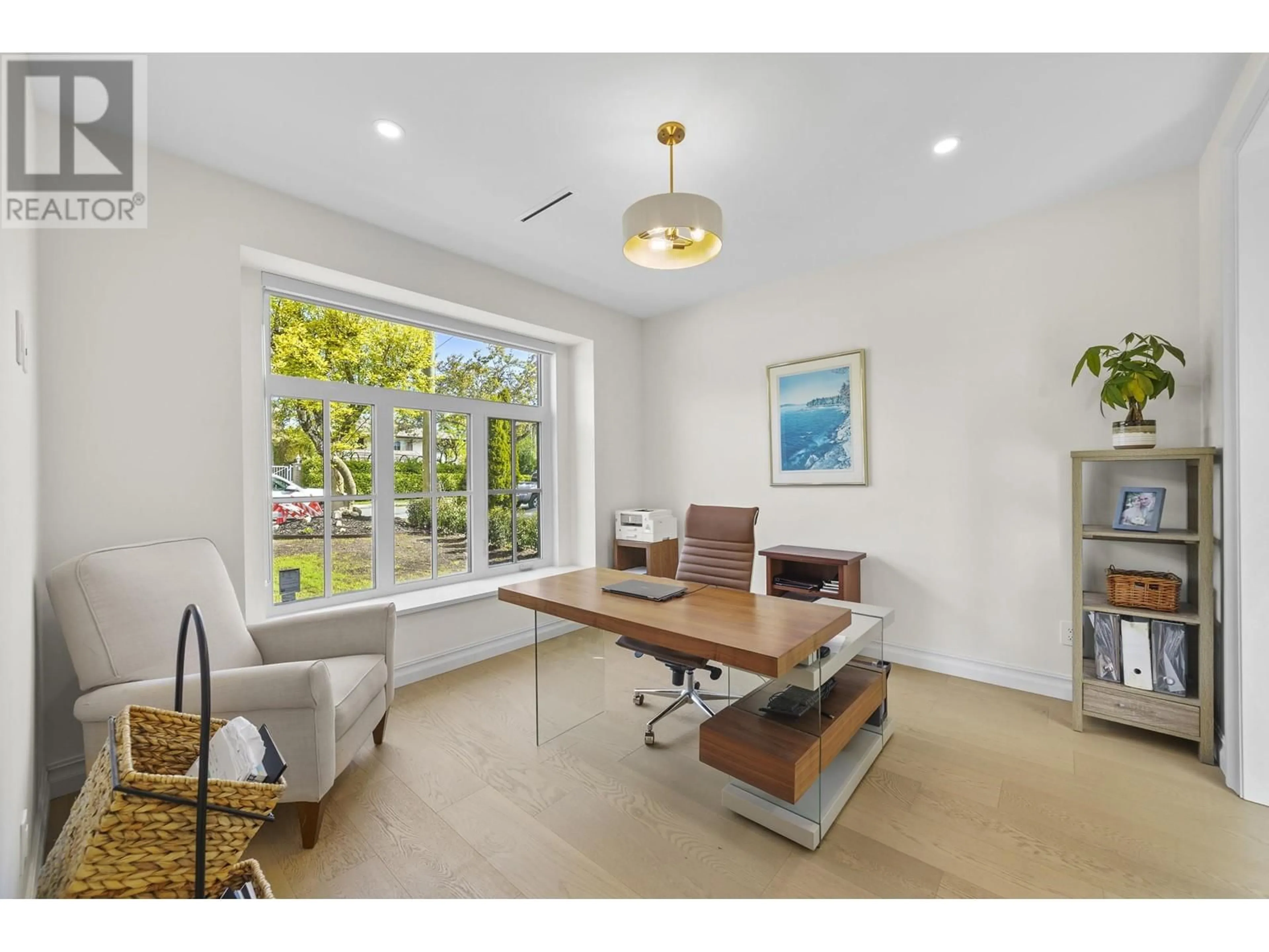 A pic of a room for 6902 KITCHENER STREET, Burnaby British Columbia V5B2J9