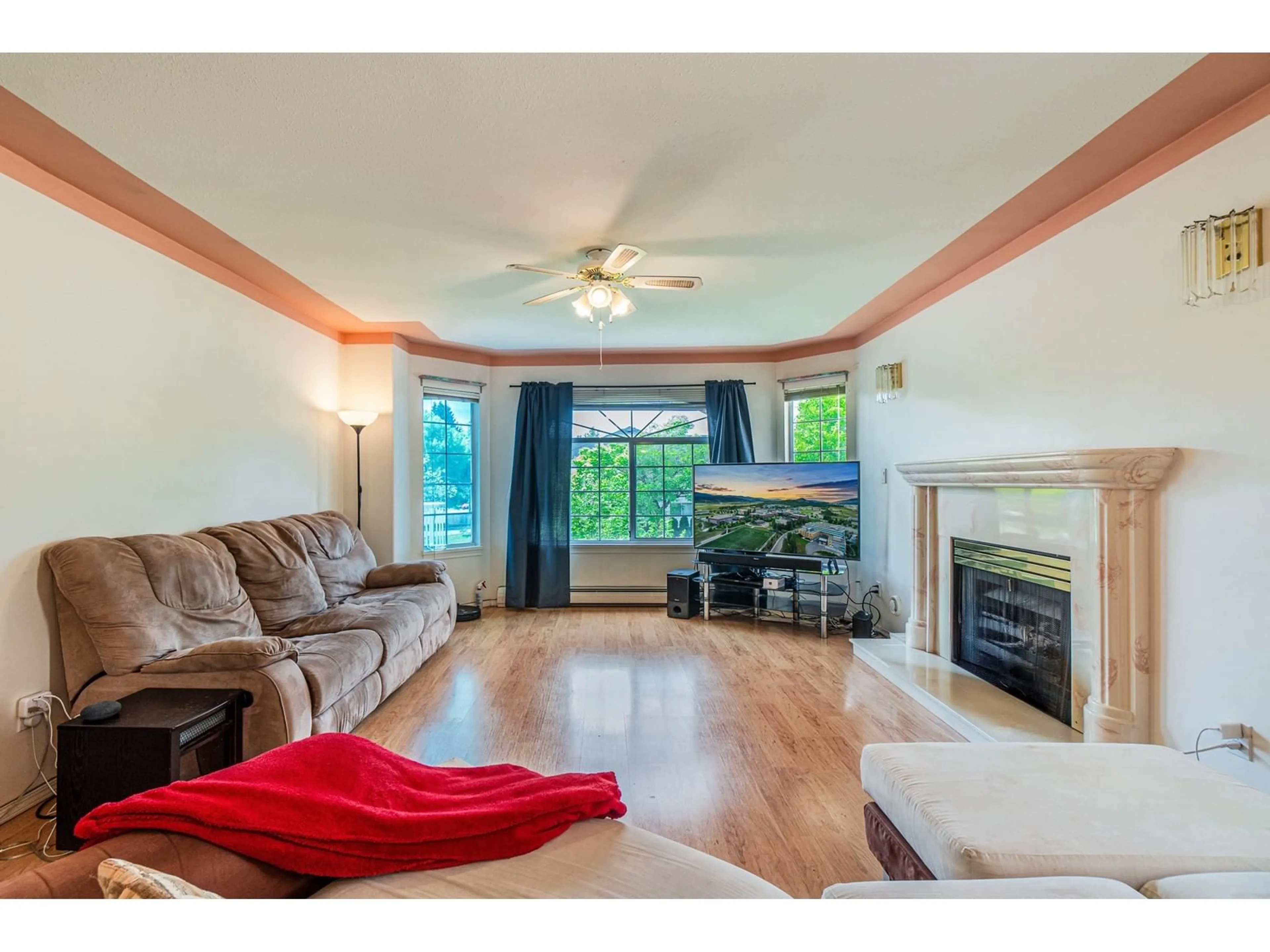 Living room with furniture, wood/laminate floor for 8058 163A, Surrey British Columbia V4N0J6